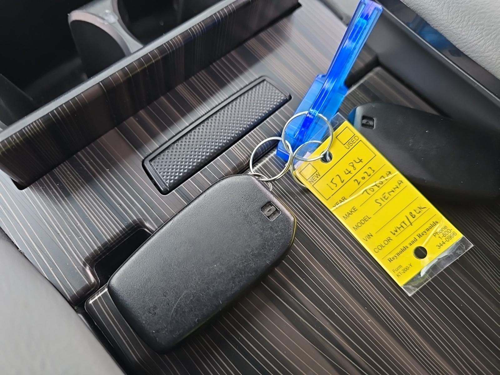 2023 Toyota Sienna Limited FWD