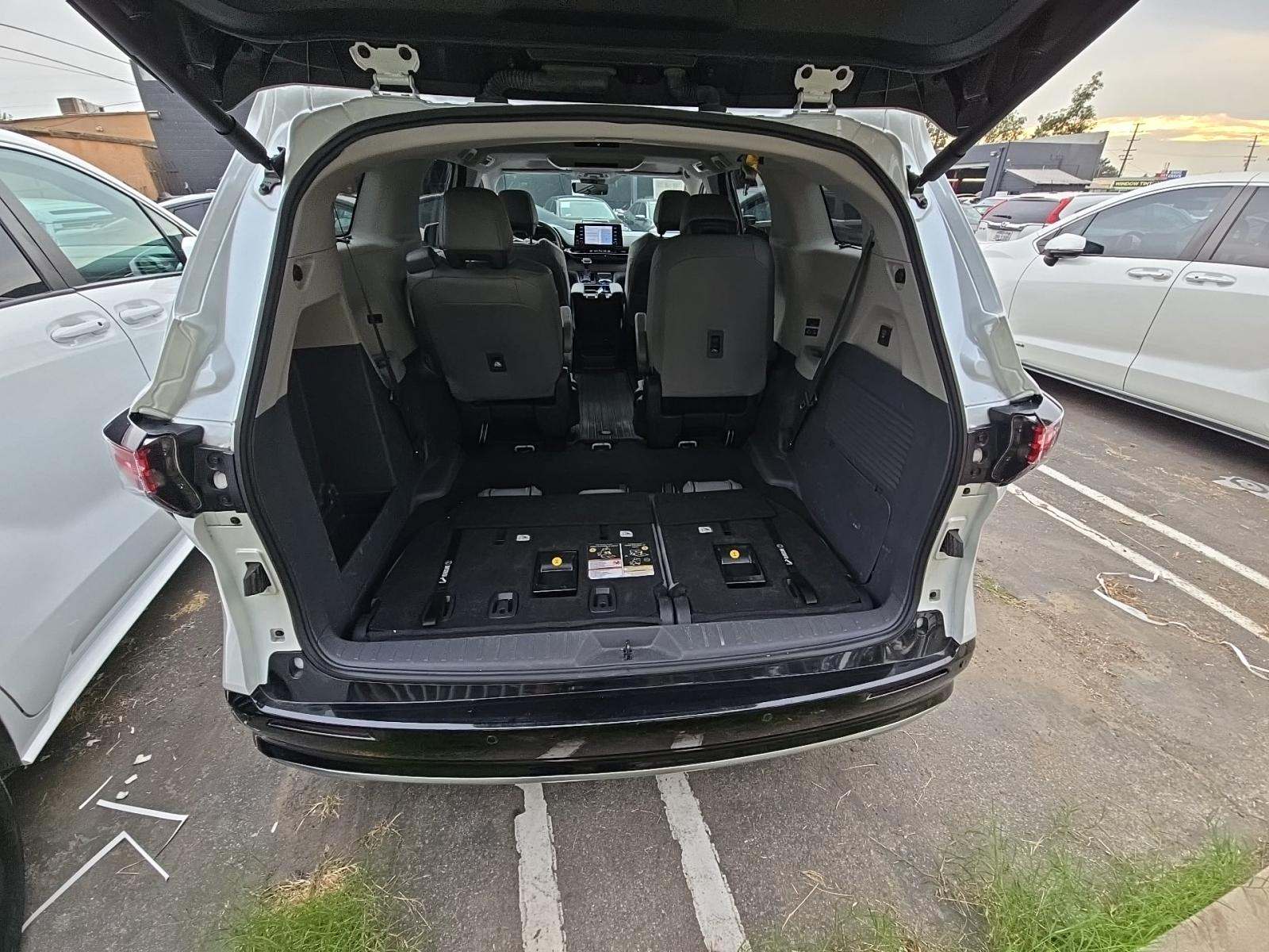 2023 Toyota Sienna Limited FWD