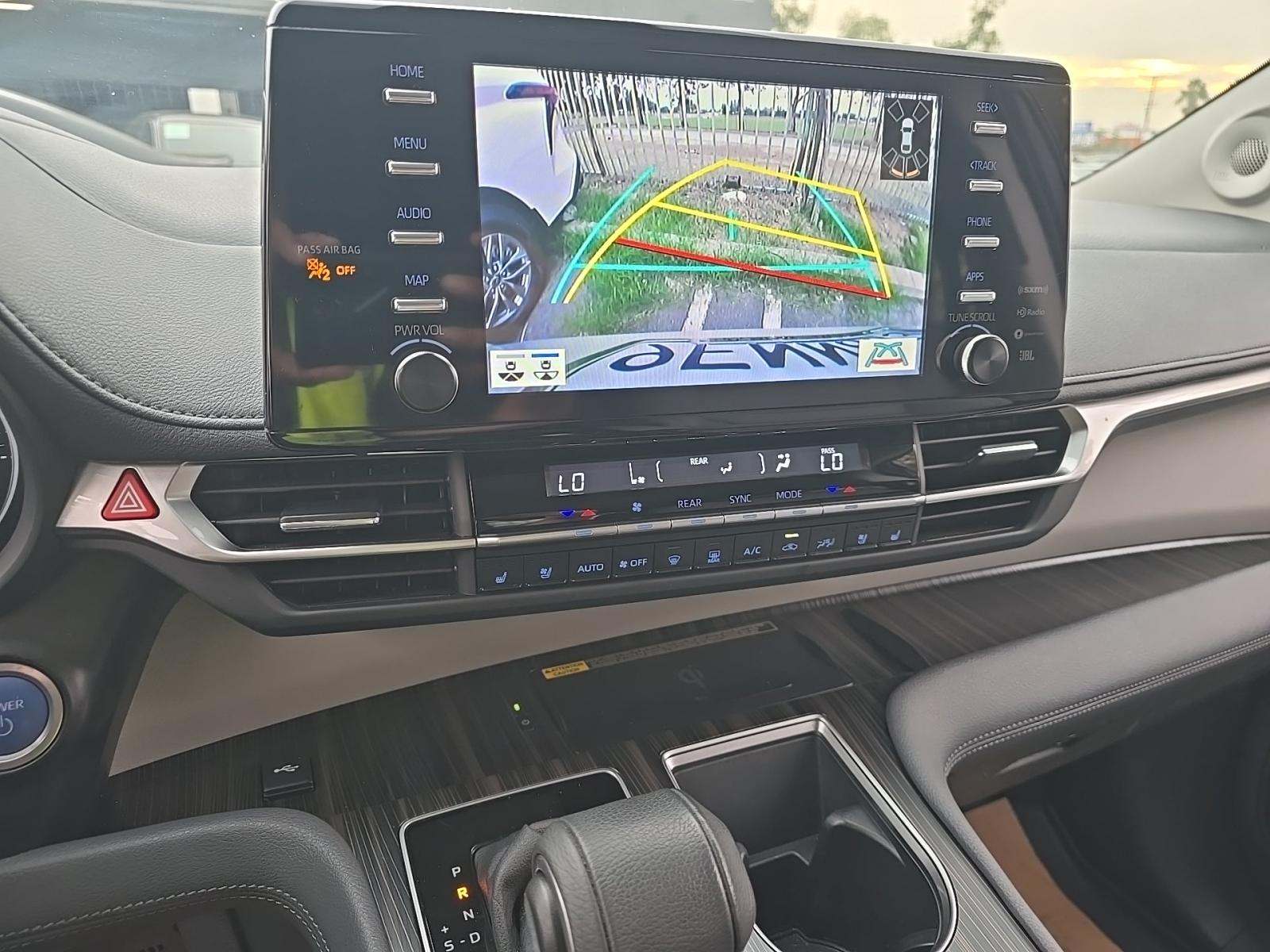 2023 Toyota Sienna Limited FWD