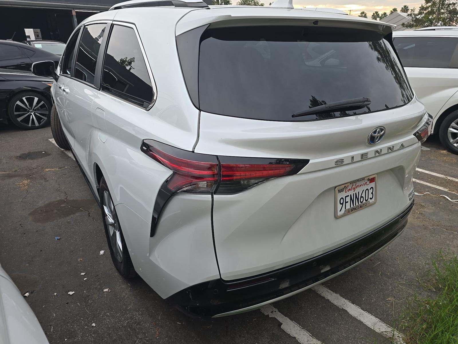 2023 Toyota Sienna Limited FWD