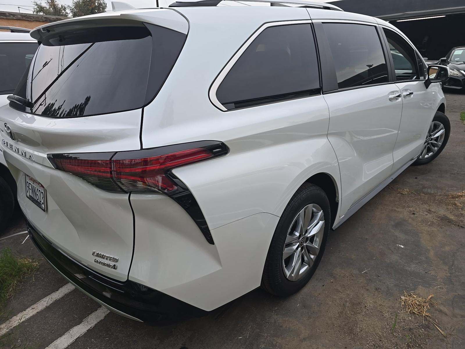 2023 Toyota Sienna Limited FWD