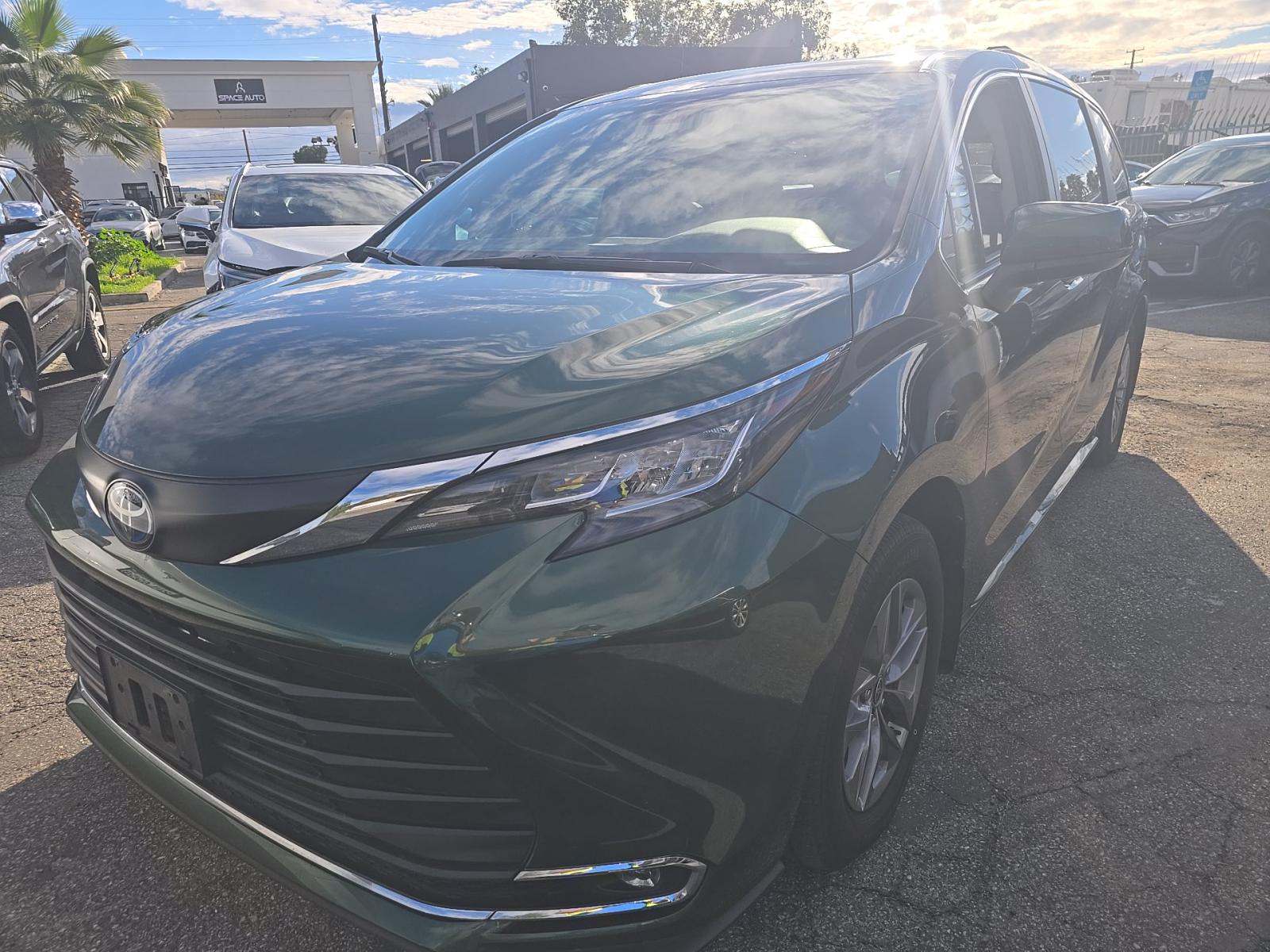 2022 Toyota Sienna XLE FWD