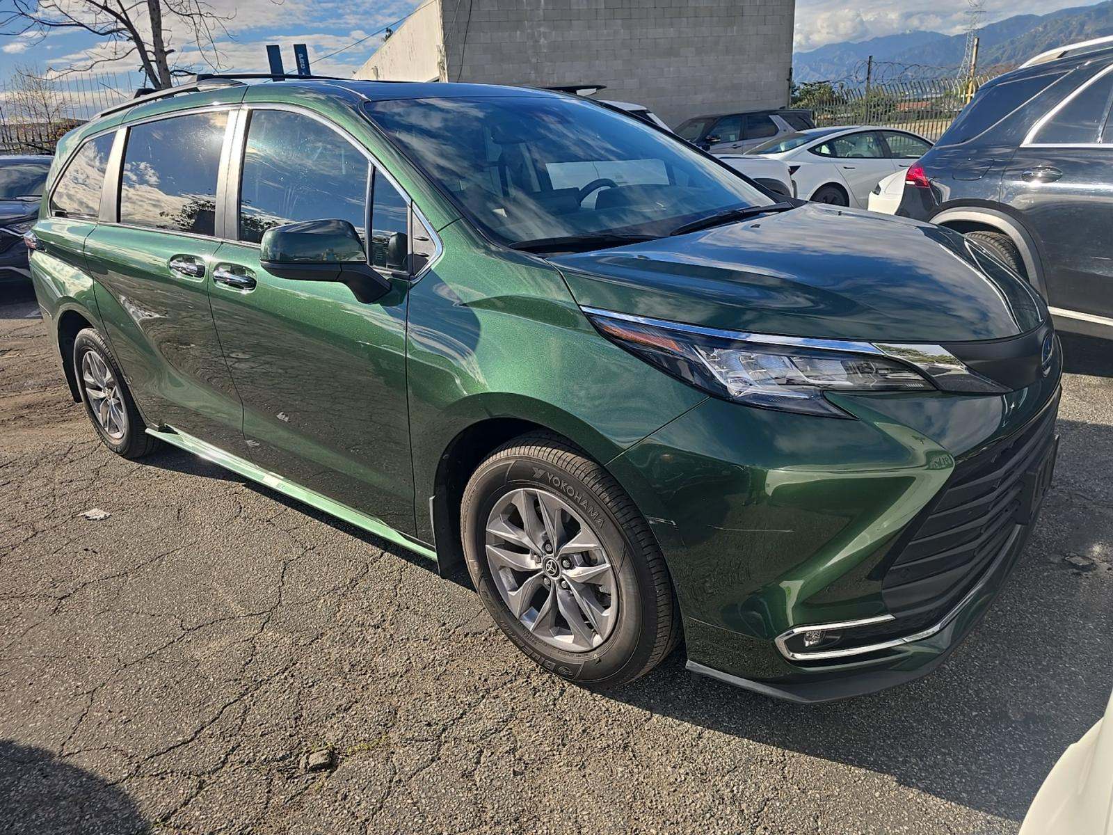 2022 Toyota Sienna XLE FWD