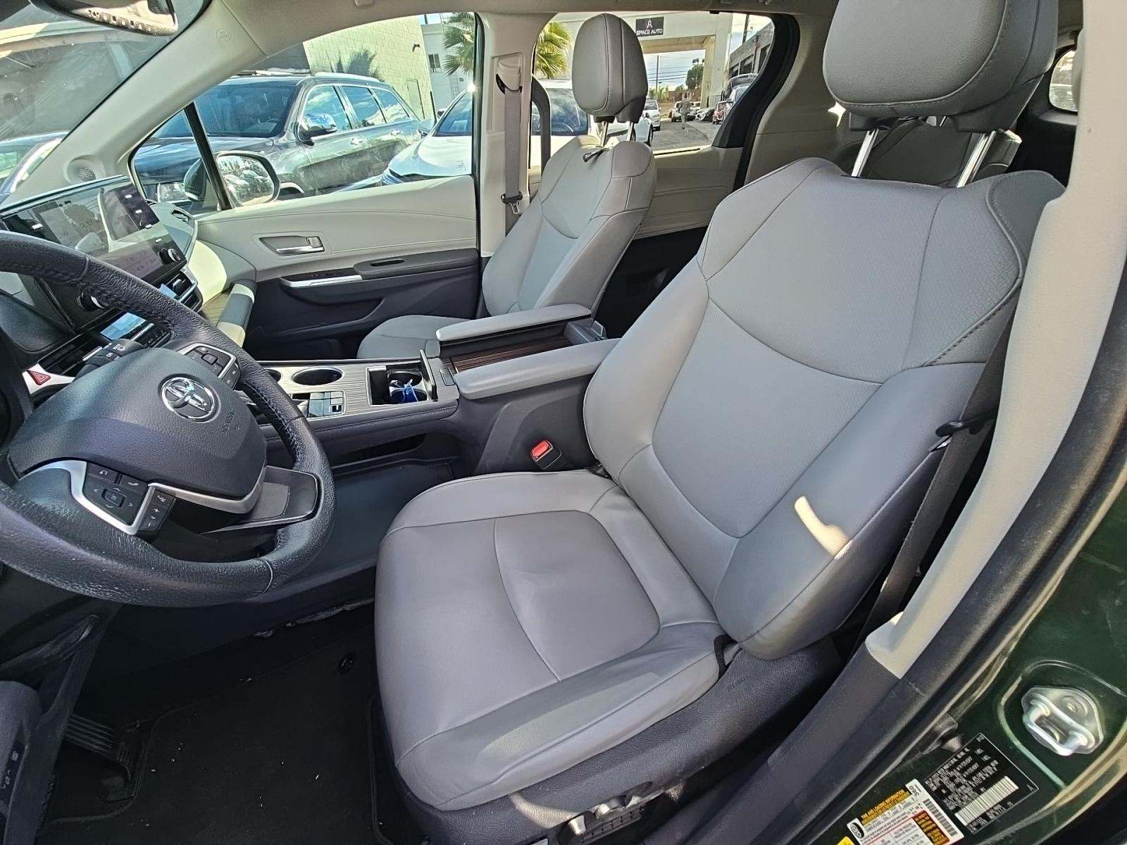 2022 Toyota Sienna XLE FWD