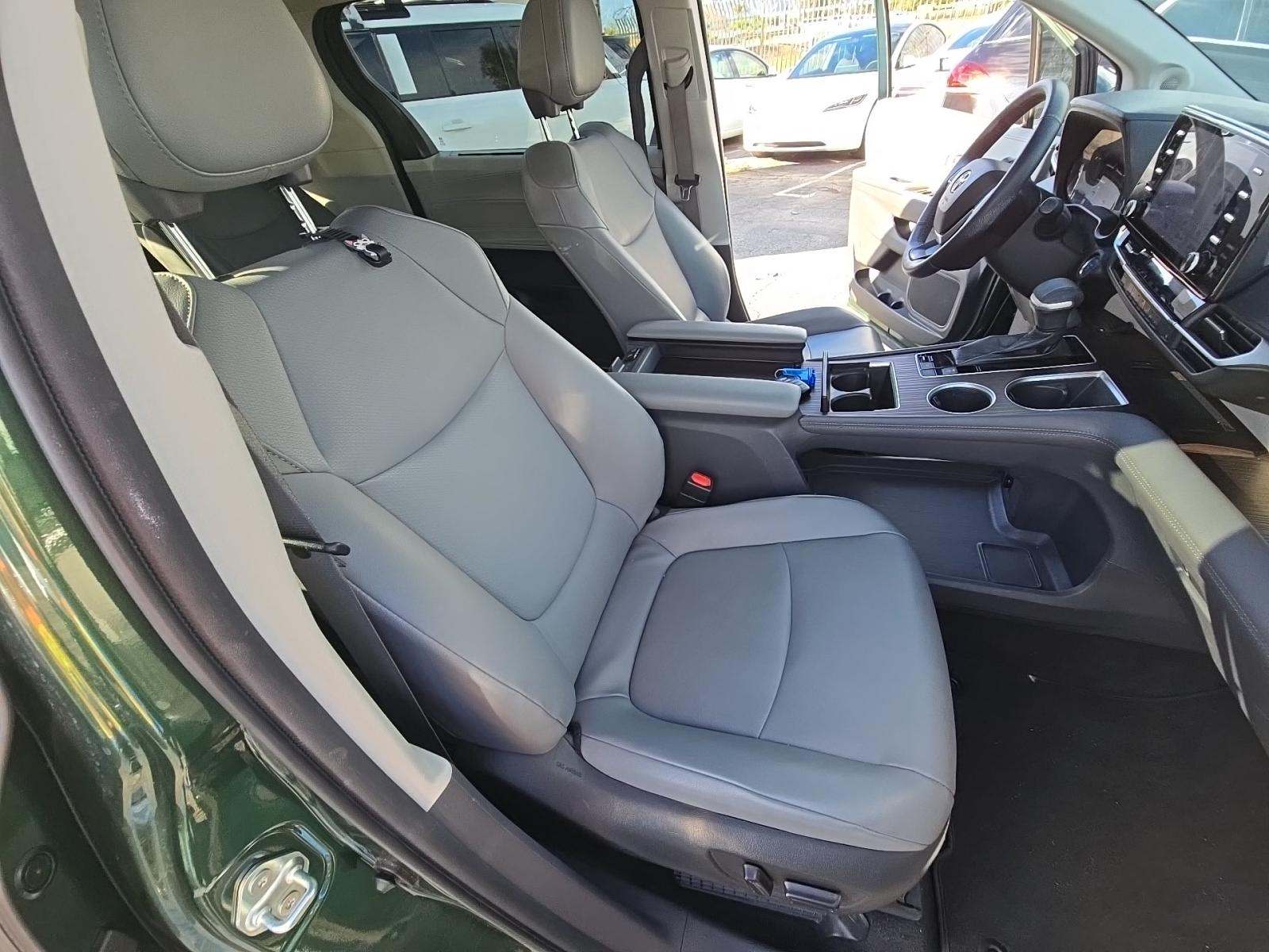 2022 Toyota Sienna XLE FWD