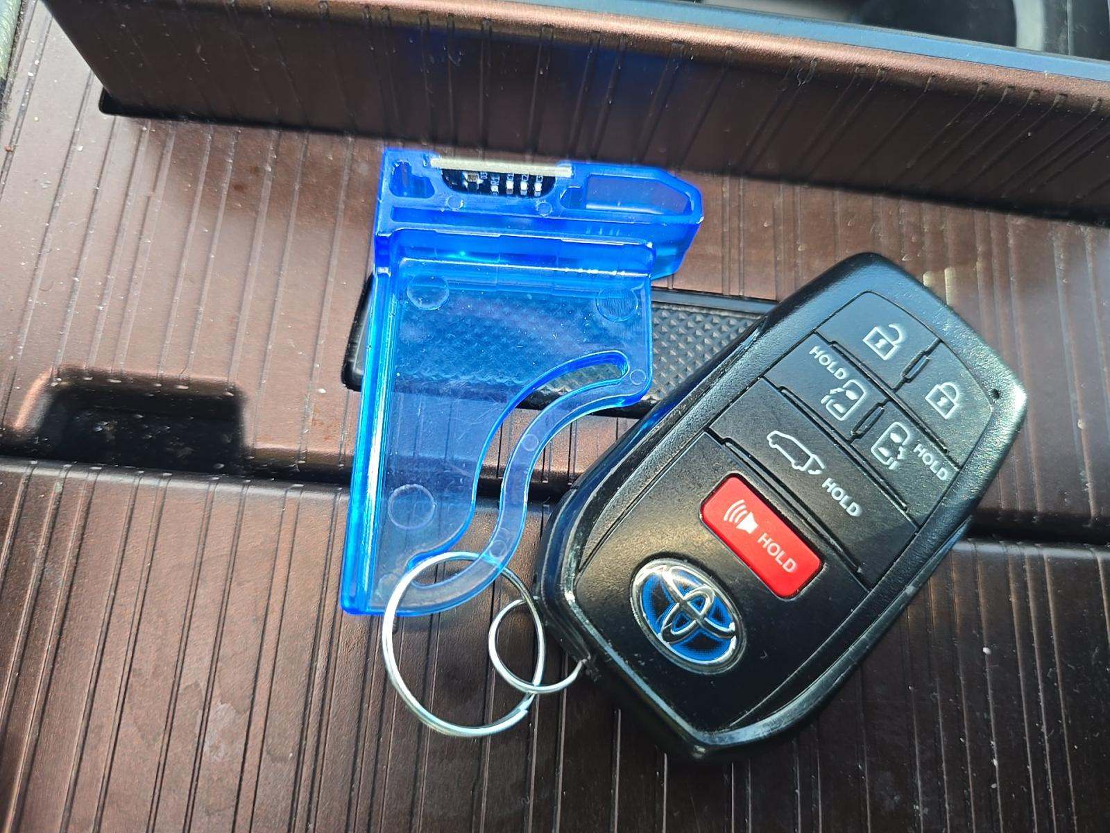 2022 Toyota Sienna XLE FWD