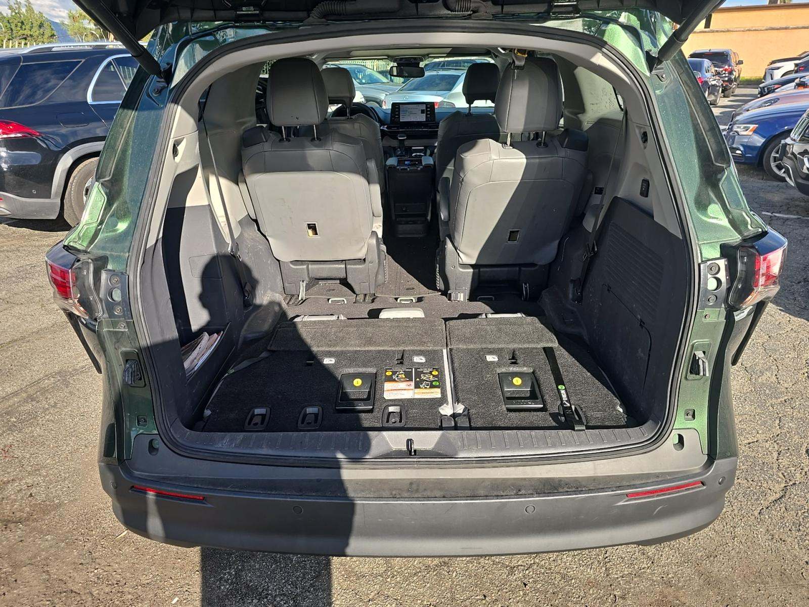 2022 Toyota Sienna XLE FWD