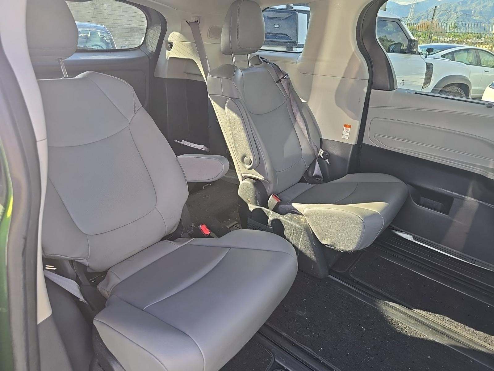 2022 Toyota Sienna XLE FWD