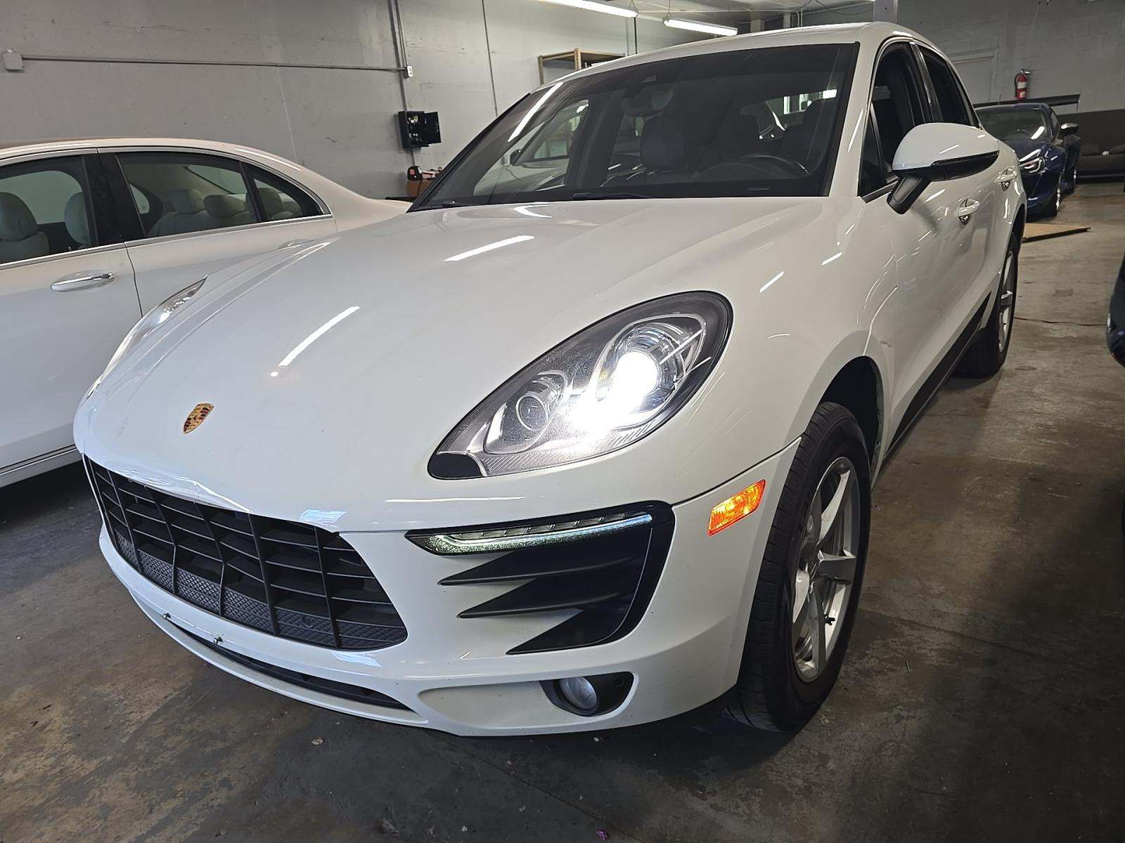 2018 Porsche Macan Base AWD