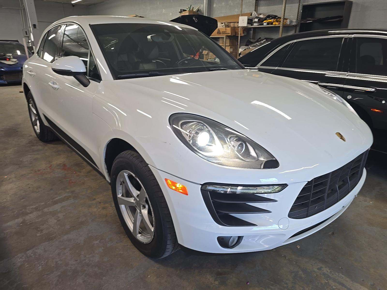 2018 Porsche Macan Base AWD