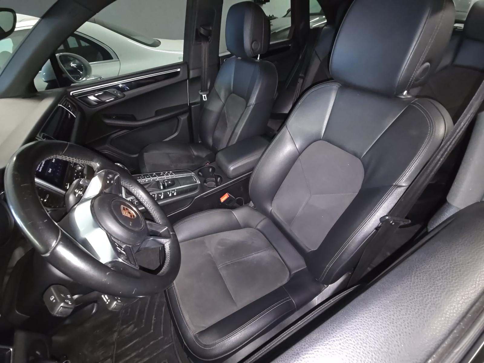 2018 Porsche Macan Base AWD