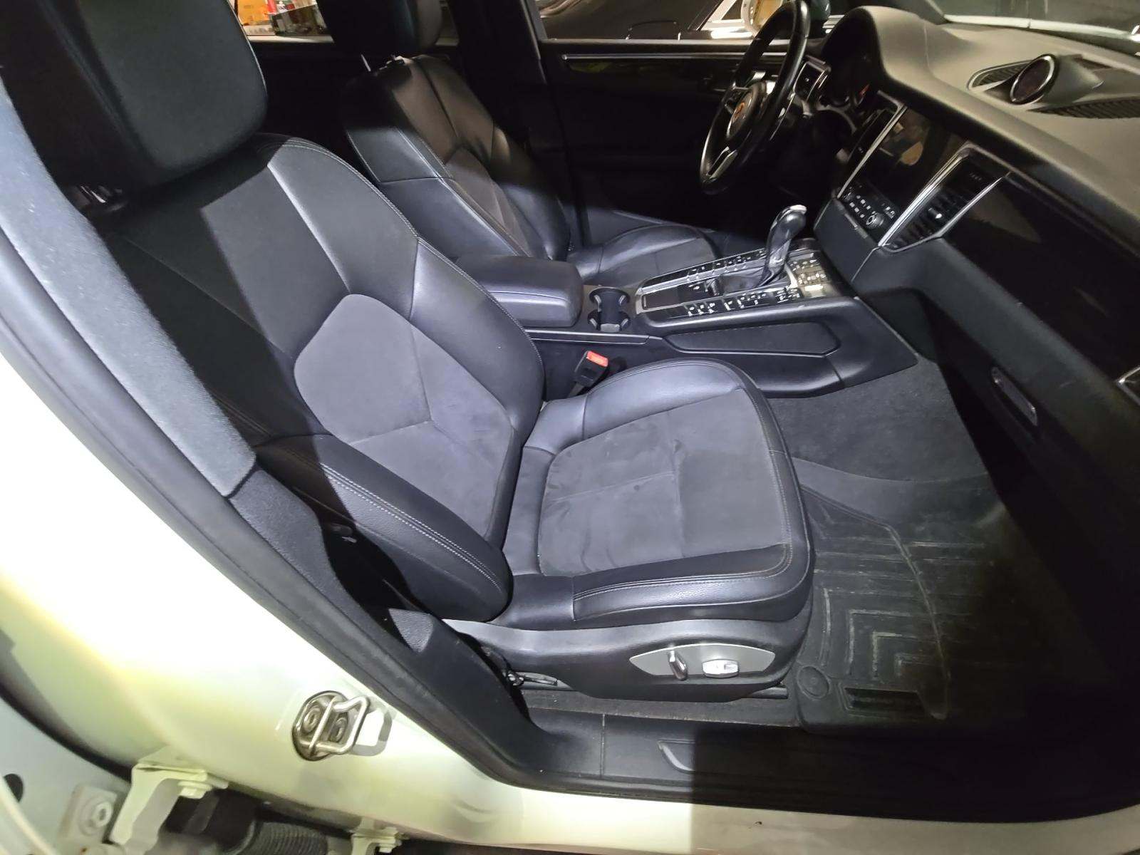 2018 Porsche Macan Base AWD