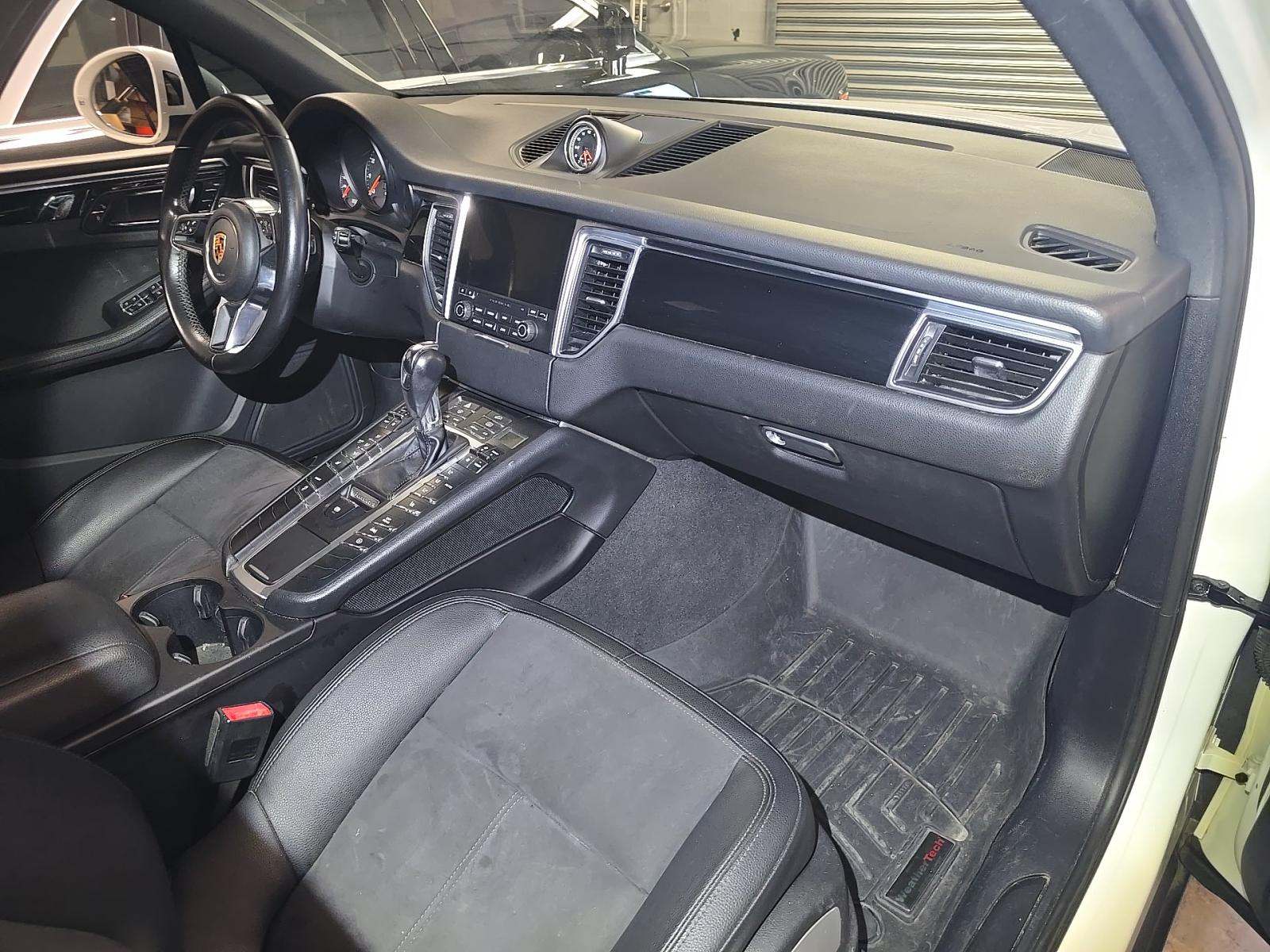 2018 Porsche Macan Base AWD