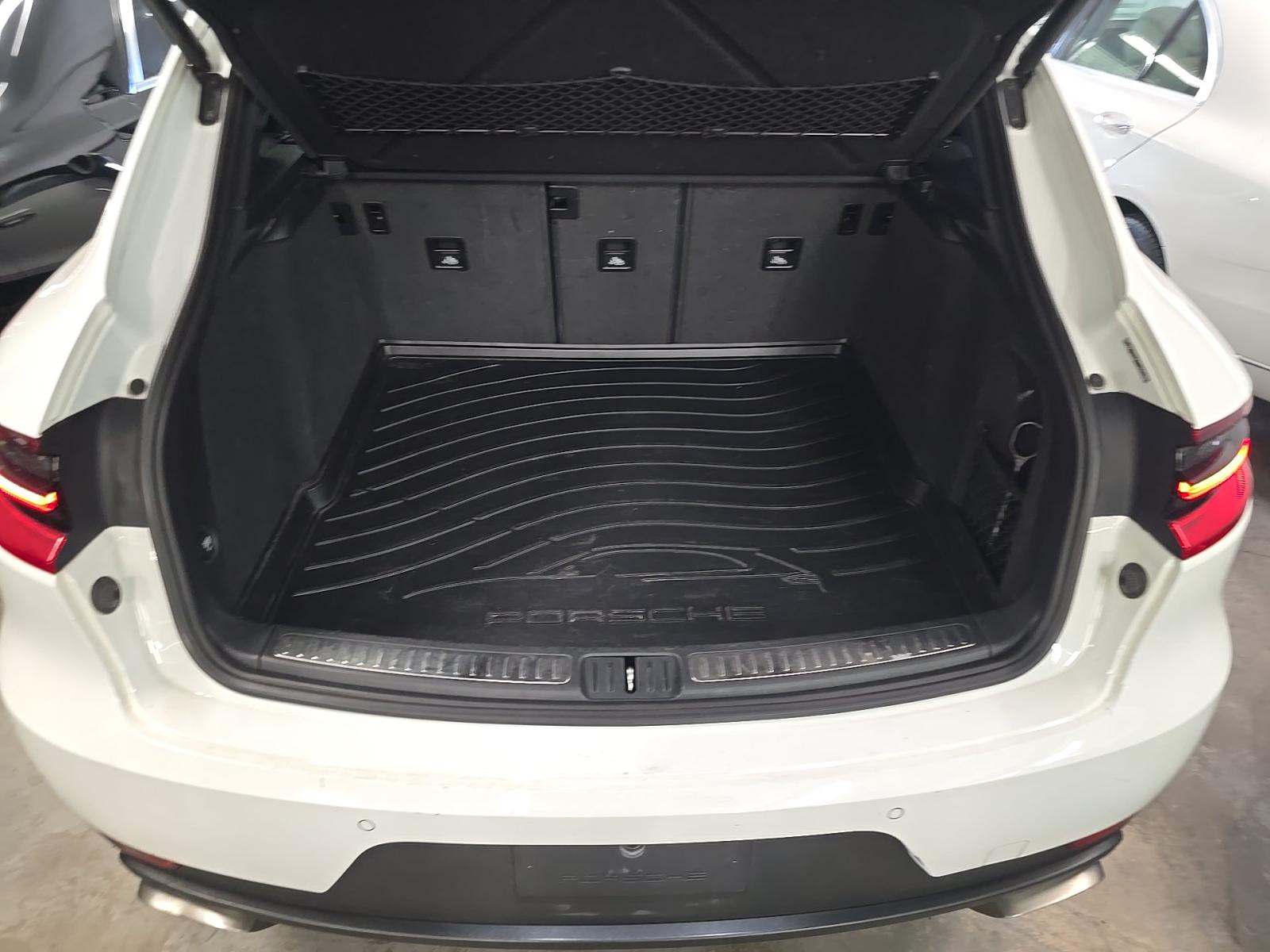 2018 Porsche Macan Base AWD