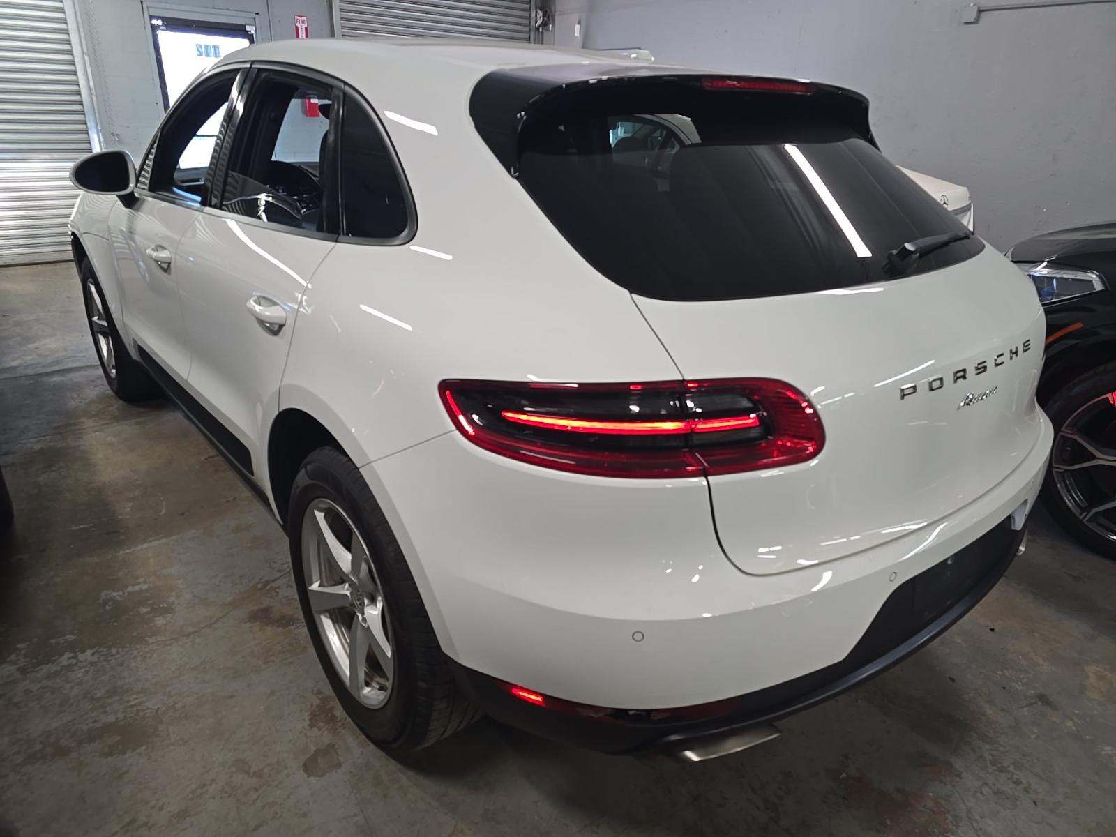 2018 Porsche Macan Base AWD