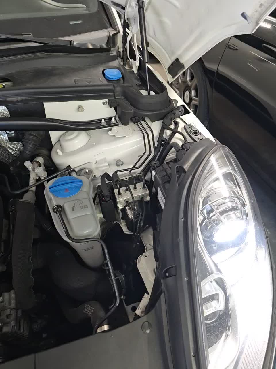 2018 Porsche Macan Base AWD