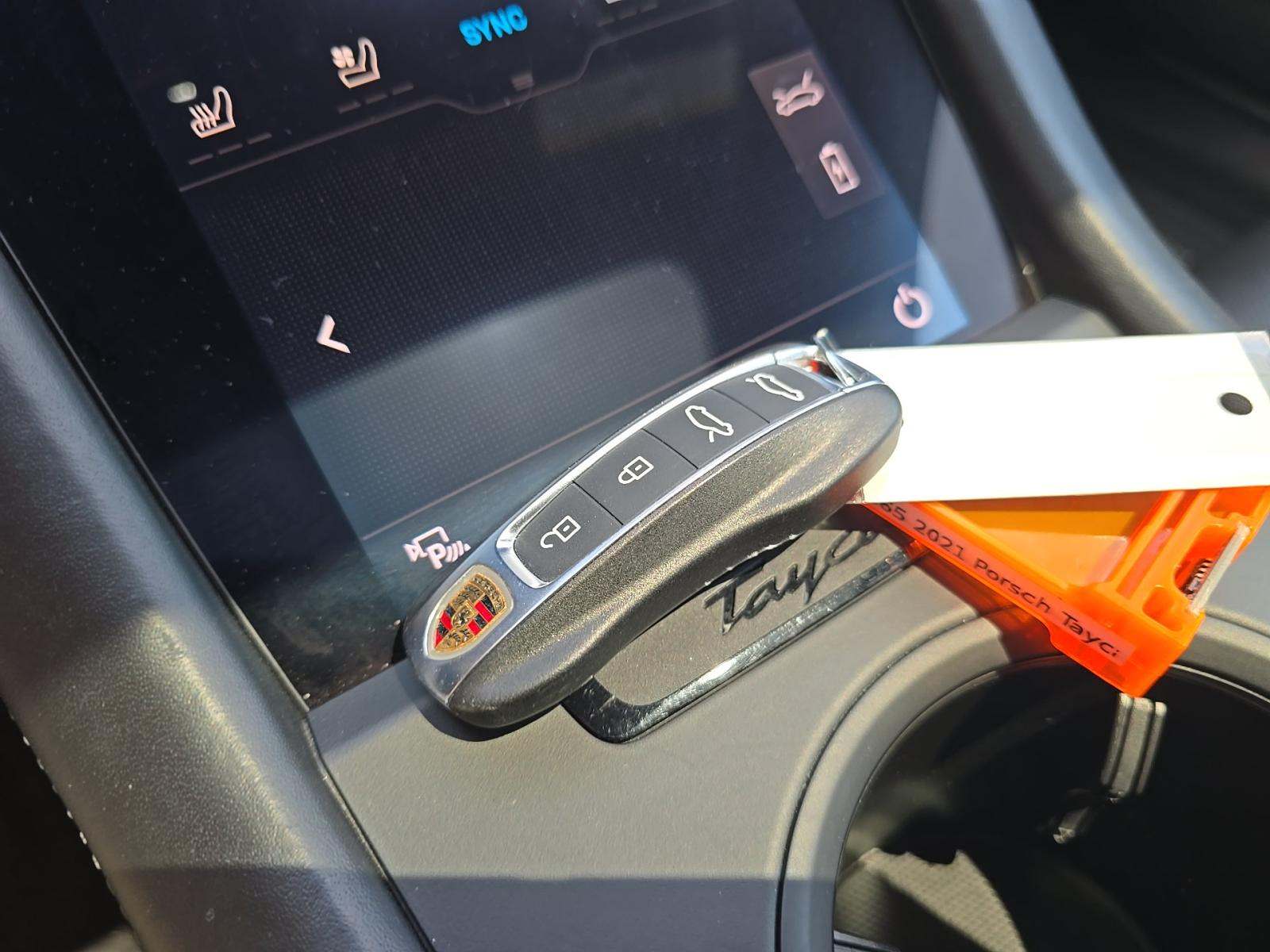 PORSCHE TAYCAN - 8
