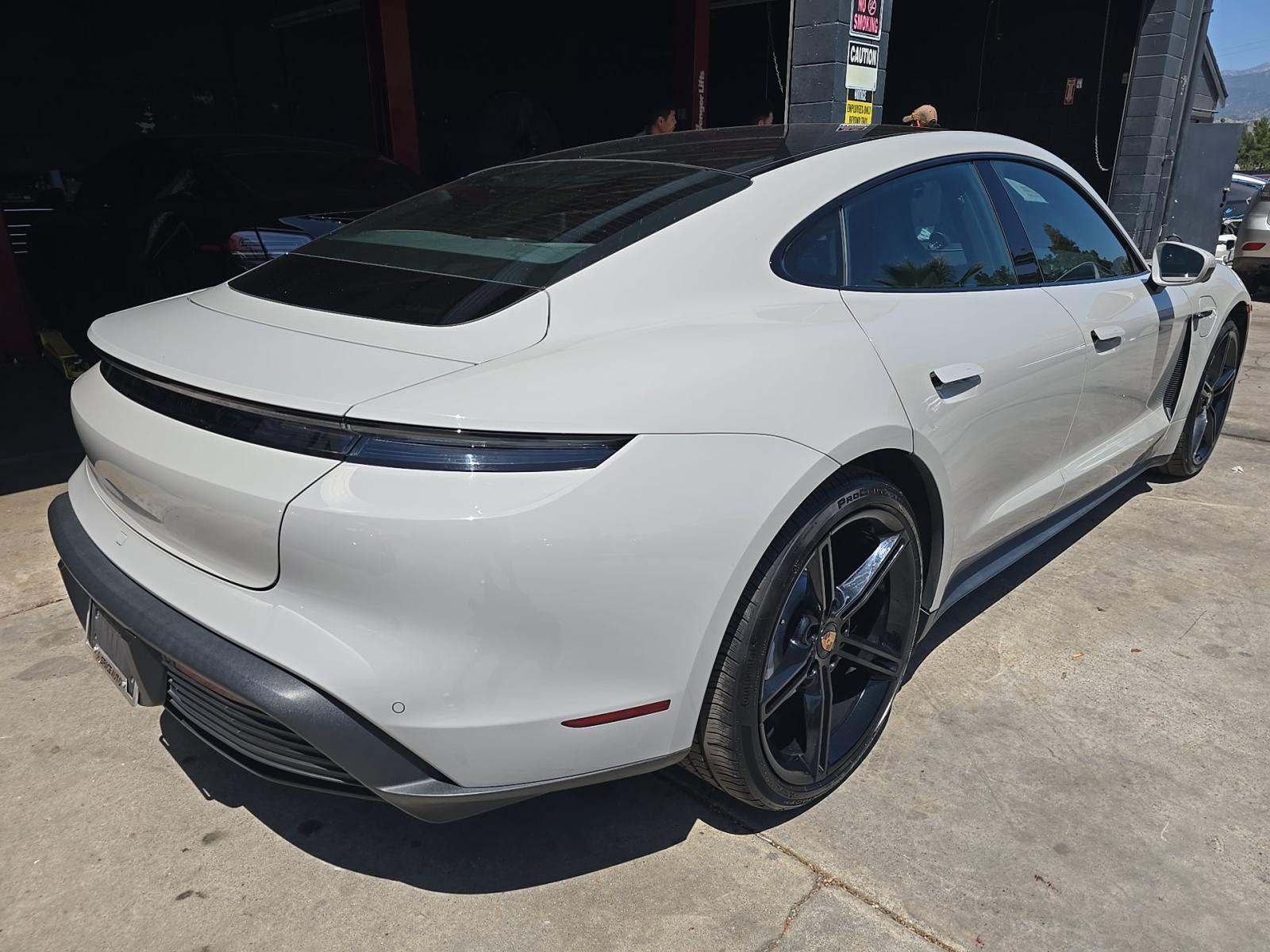 PORSCHE TAYCAN - 3