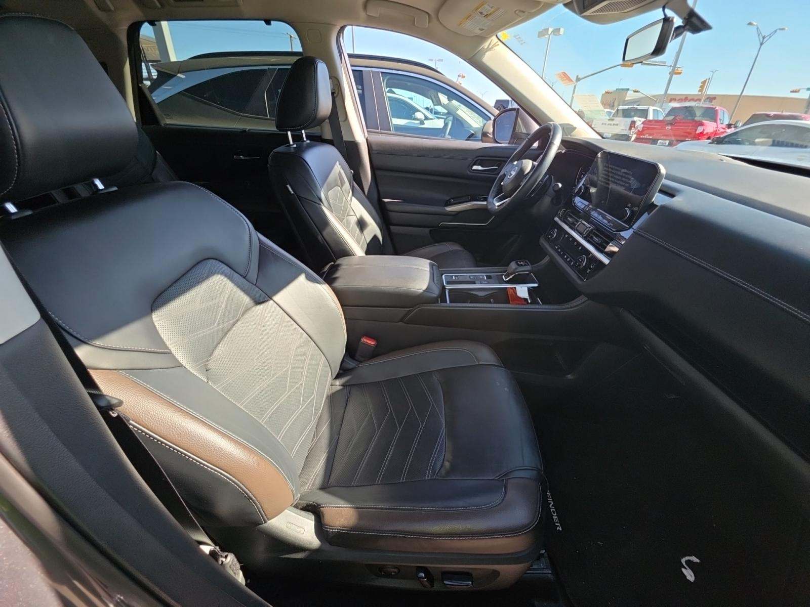 2024 Nissan Pathfinder Platinum FWD