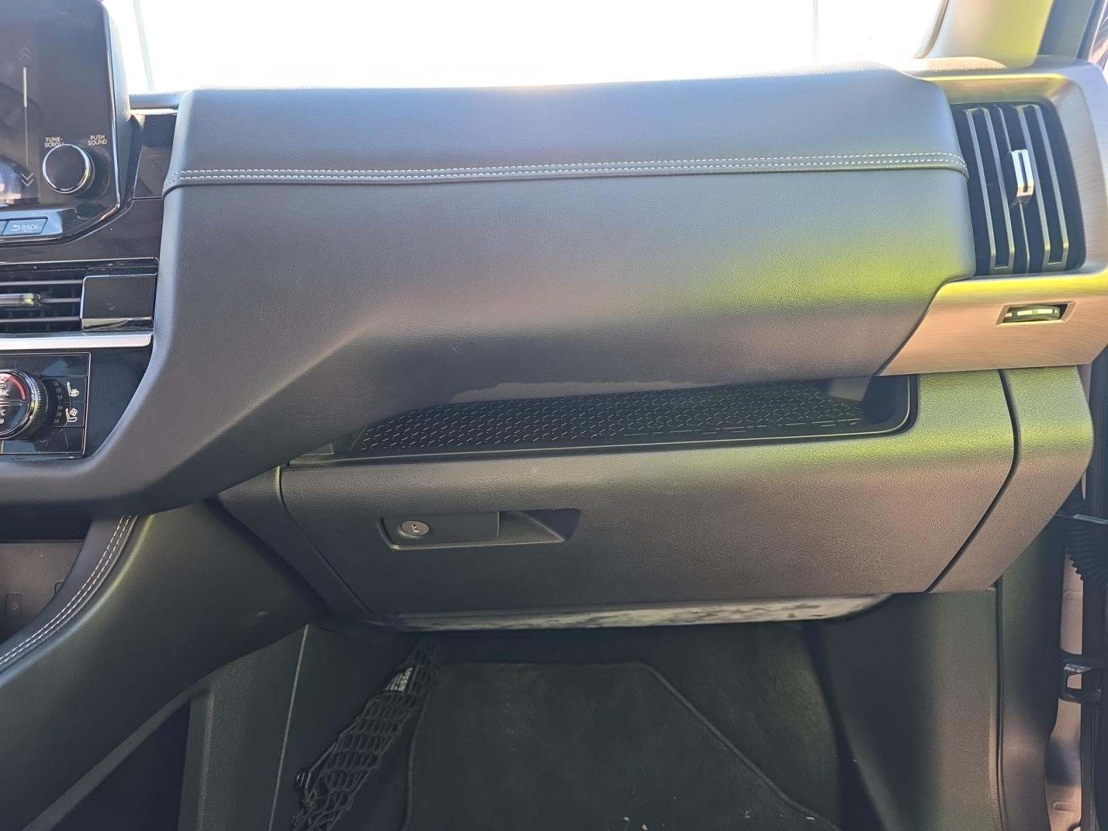 2024 Nissan Pathfinder Platinum FWD