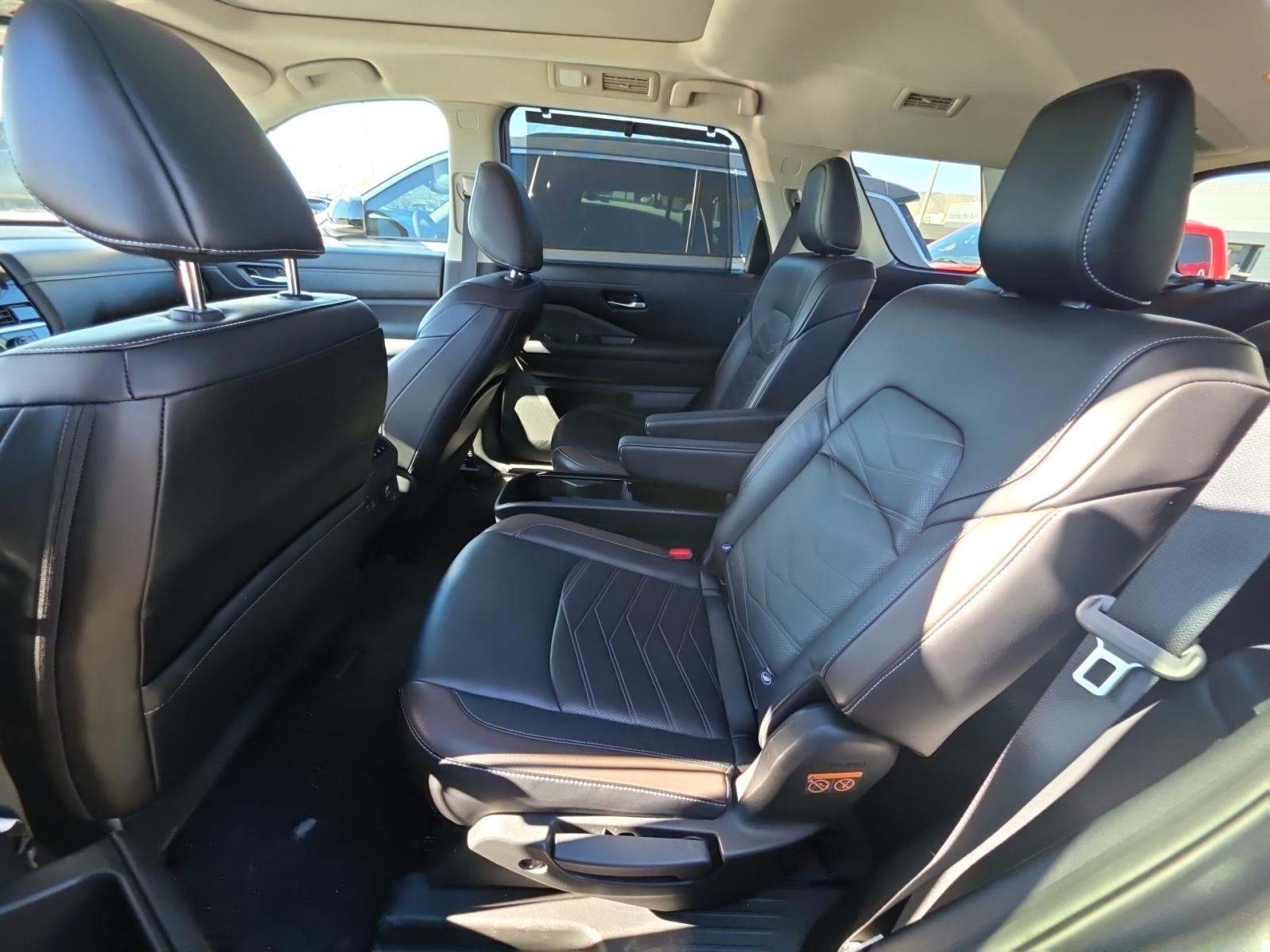 2024 Nissan Pathfinder Platinum FWD