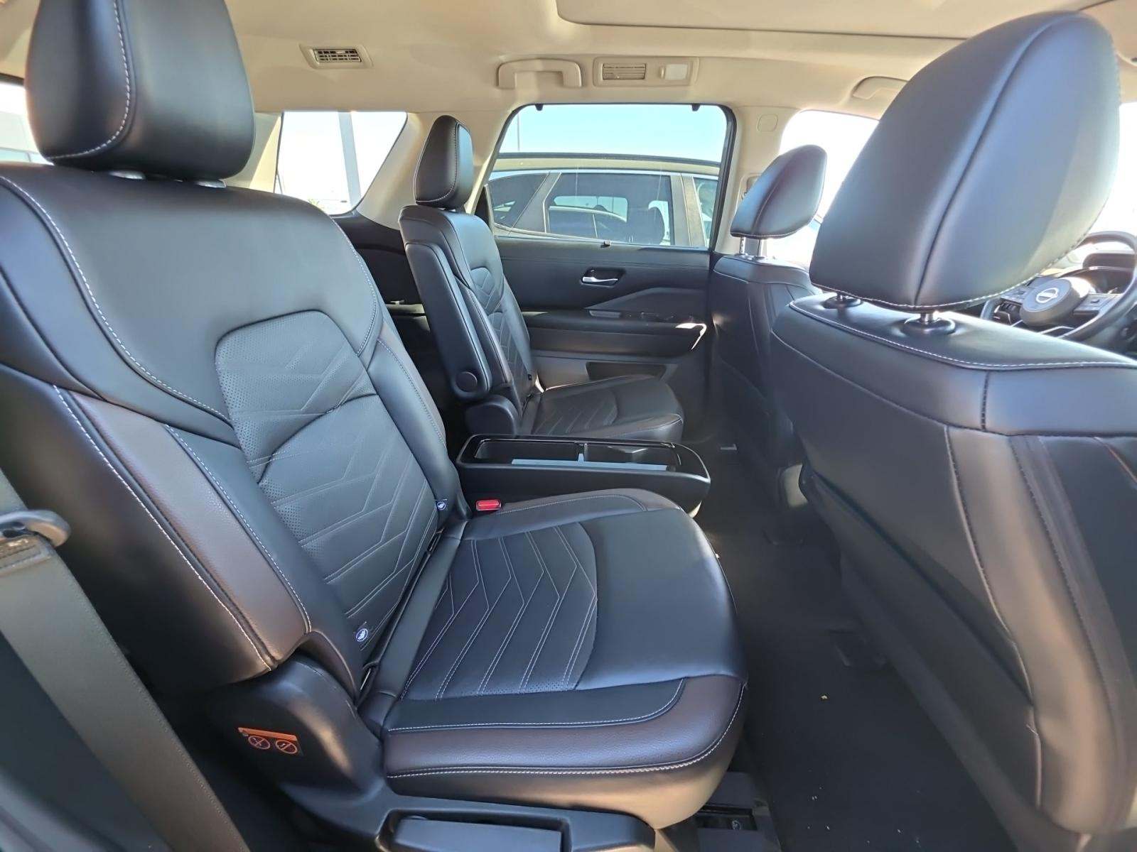 2024 Nissan Pathfinder Platinum FWD