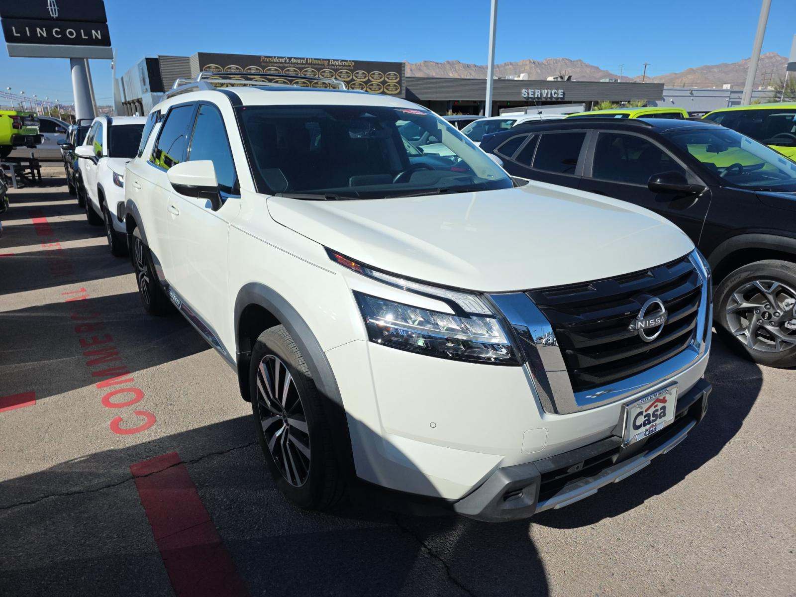 2024 Nissan Pathfinder Platinum FWD