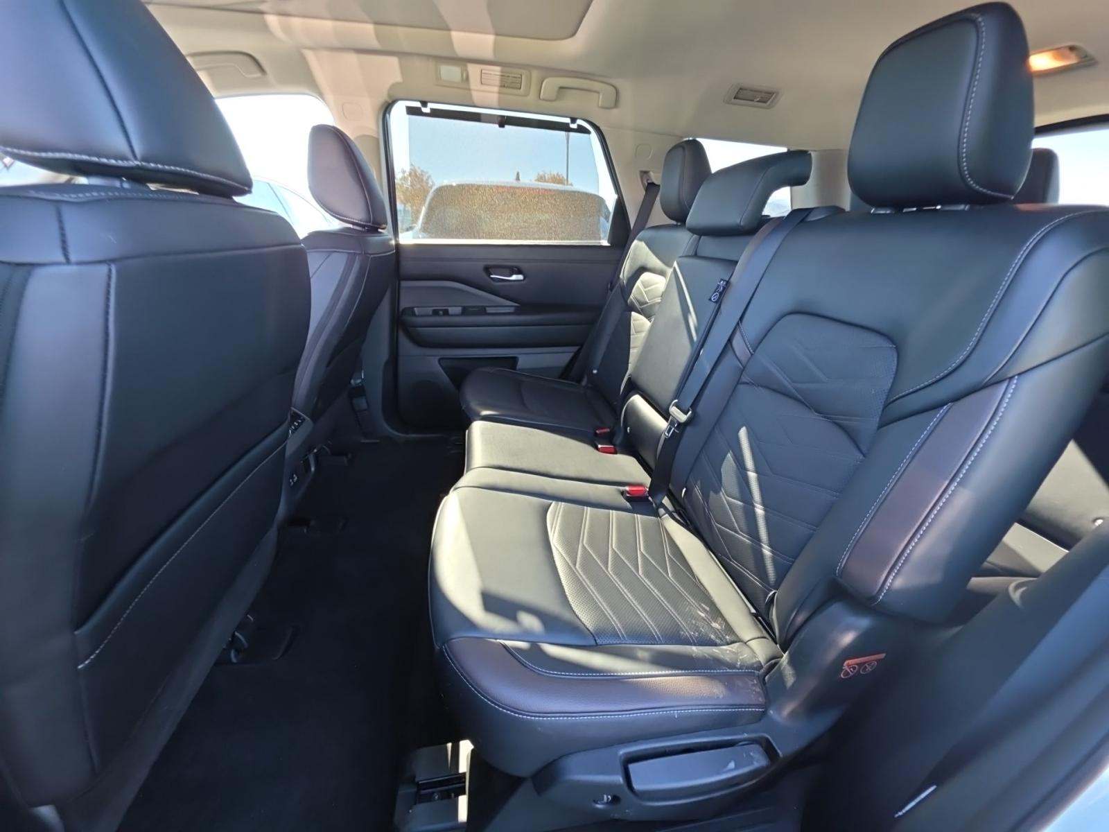 2024 Nissan Pathfinder Platinum FWD