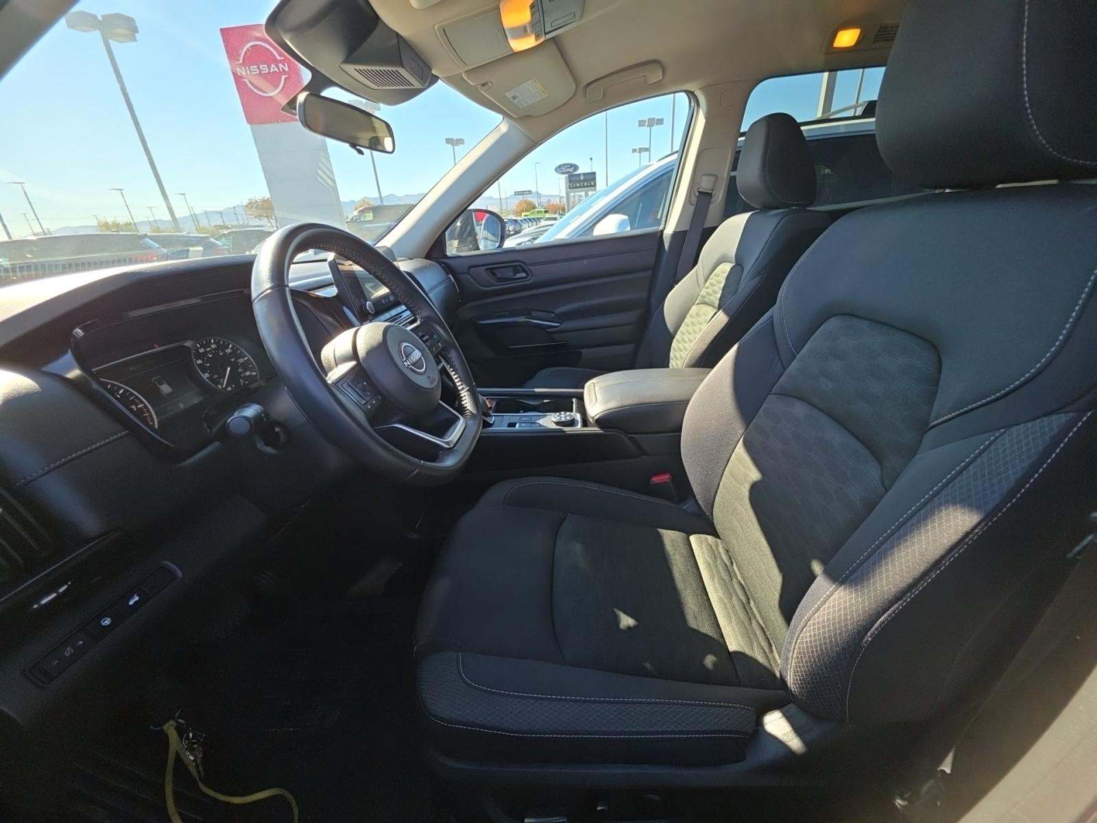 2025 Nissan Pathfinder SV AWD