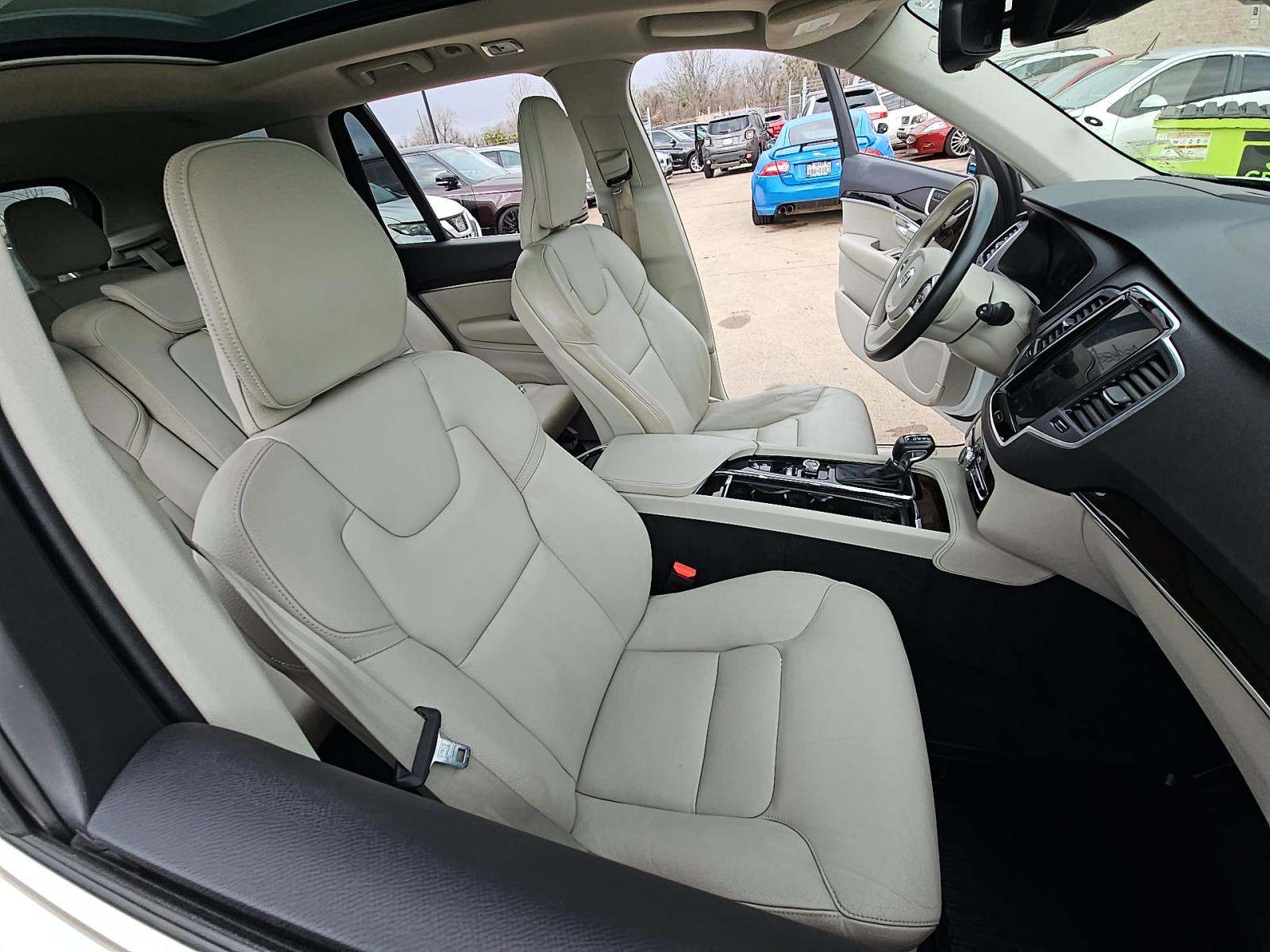 2019 Volvo XC90 T6 Momentum AWD