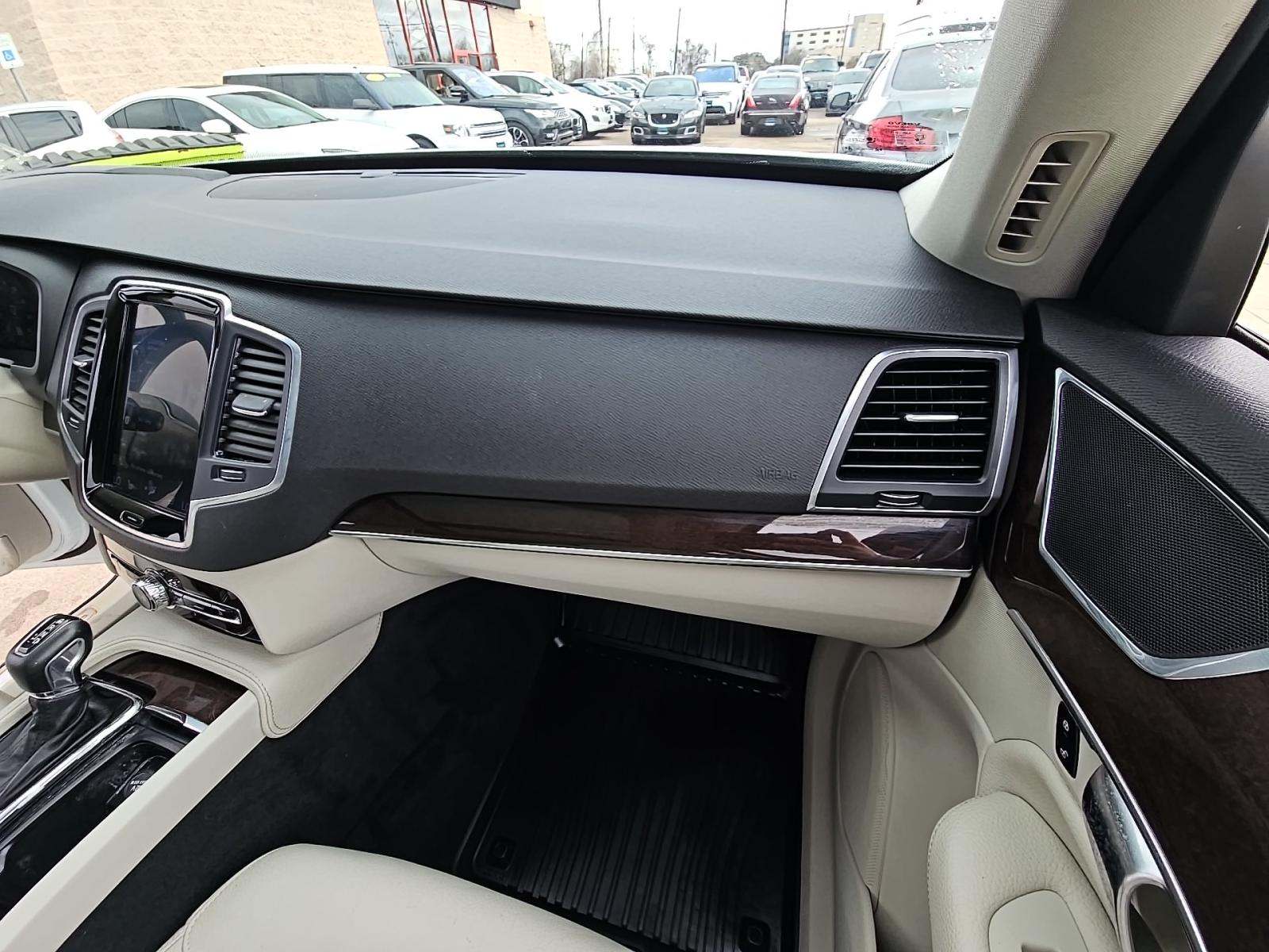 2019 Volvo XC90 T6 Momentum AWD