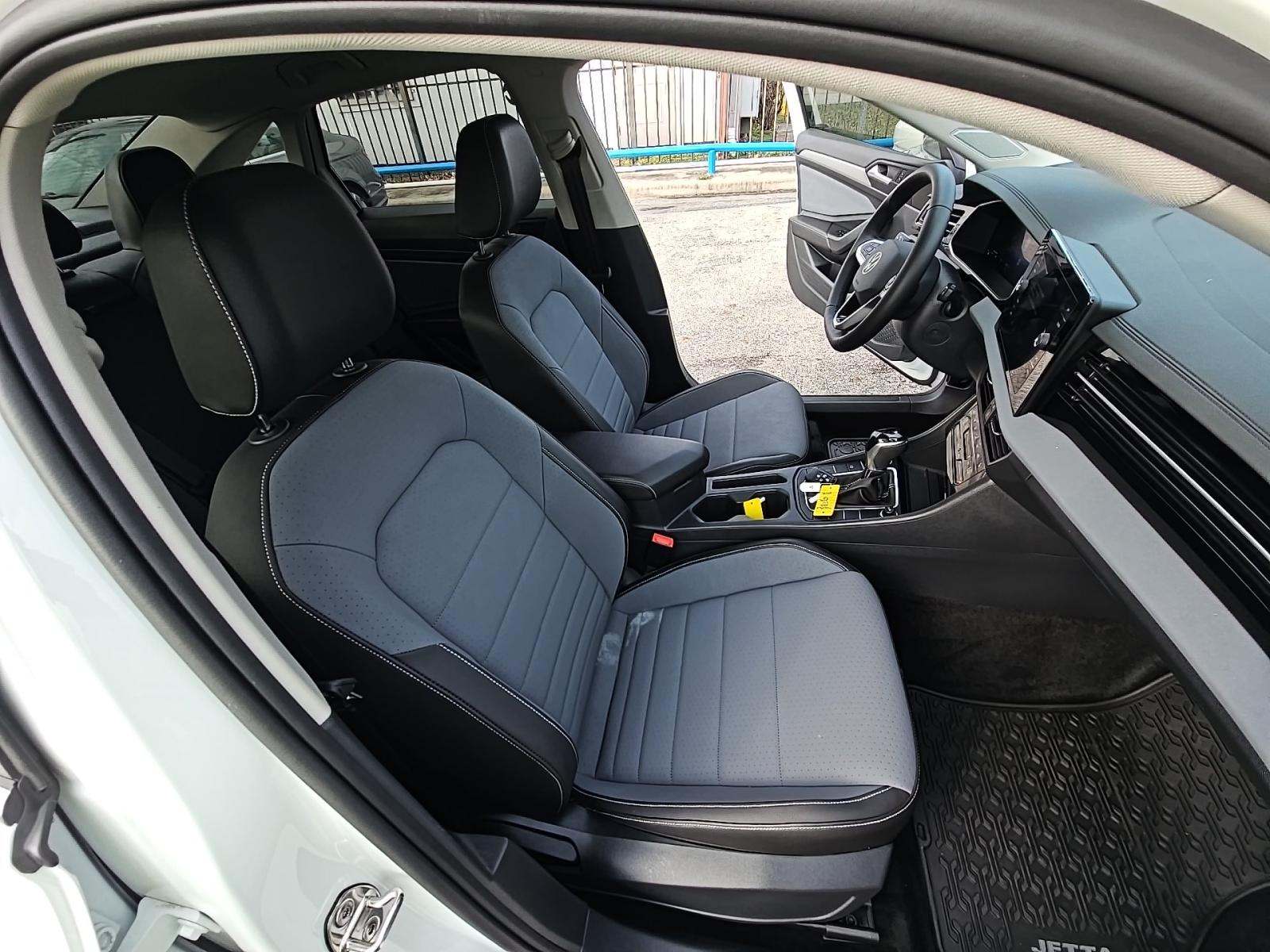 2025 Volkswagen Jetta 1.5T SE FWD