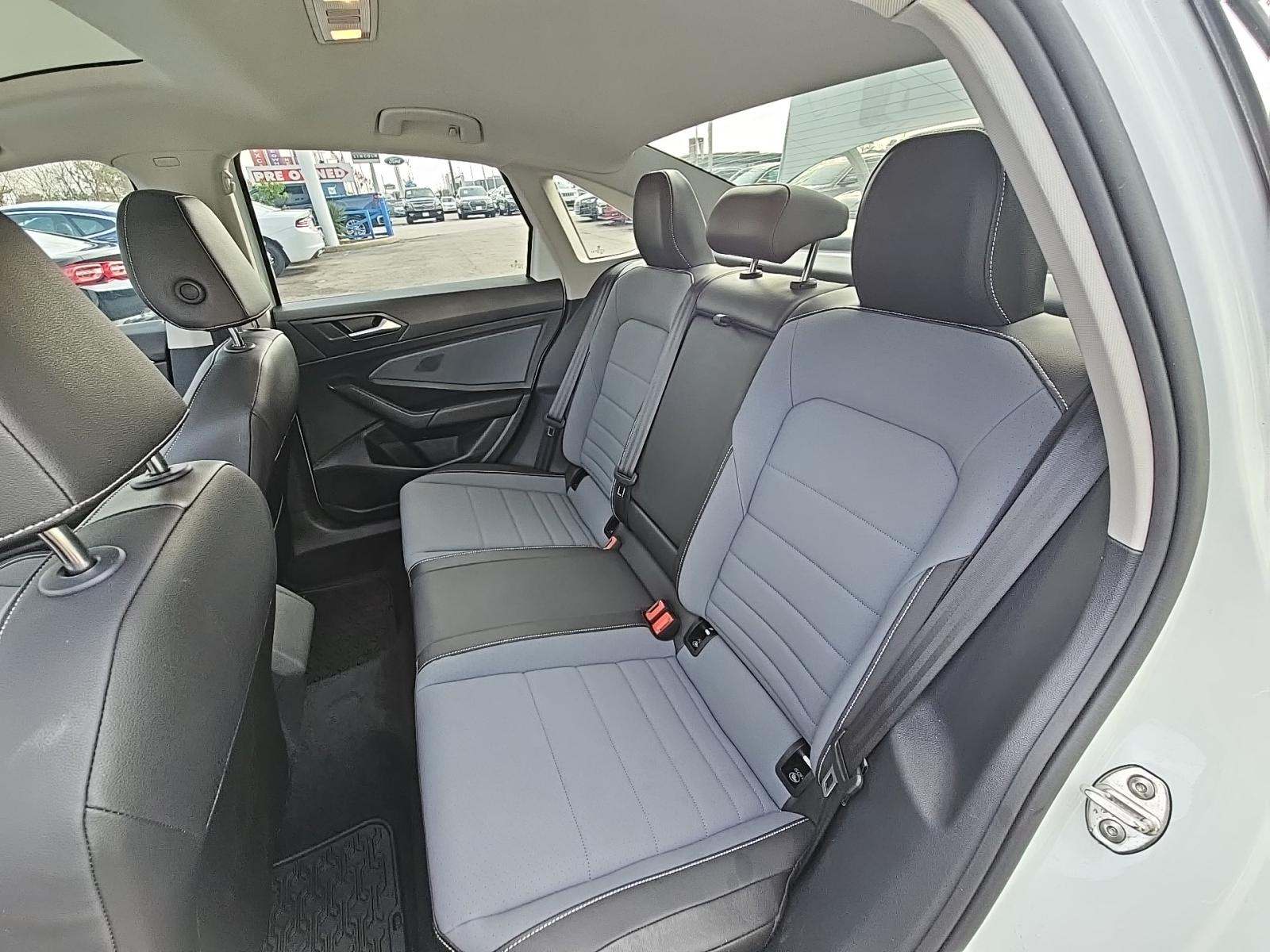 2025 Volkswagen Jetta 1.5T SE FWD