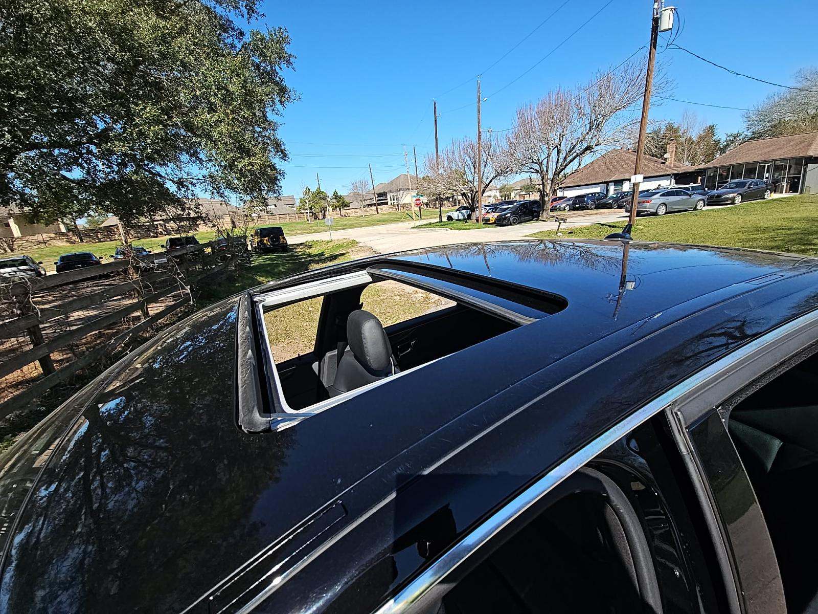 MERCEDES-BENZ E-CLASS - 8