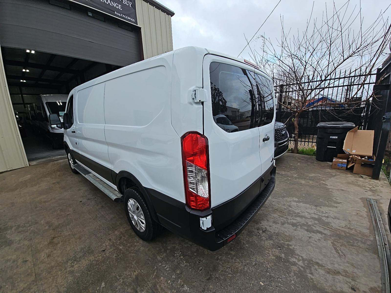 FORD TRANSIT 250 - 2