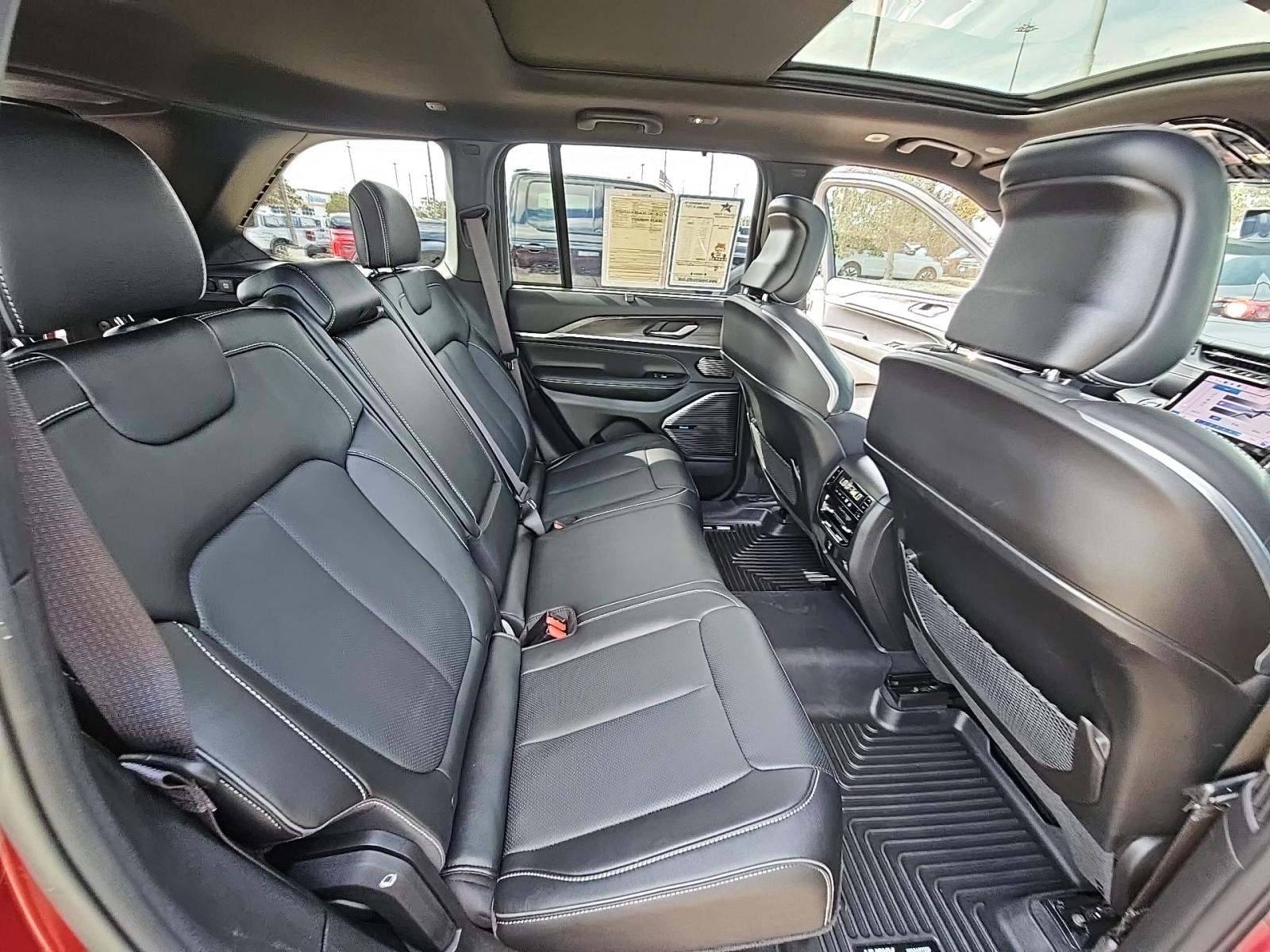 2023 Jeep Grand Cherokee Overland AWD