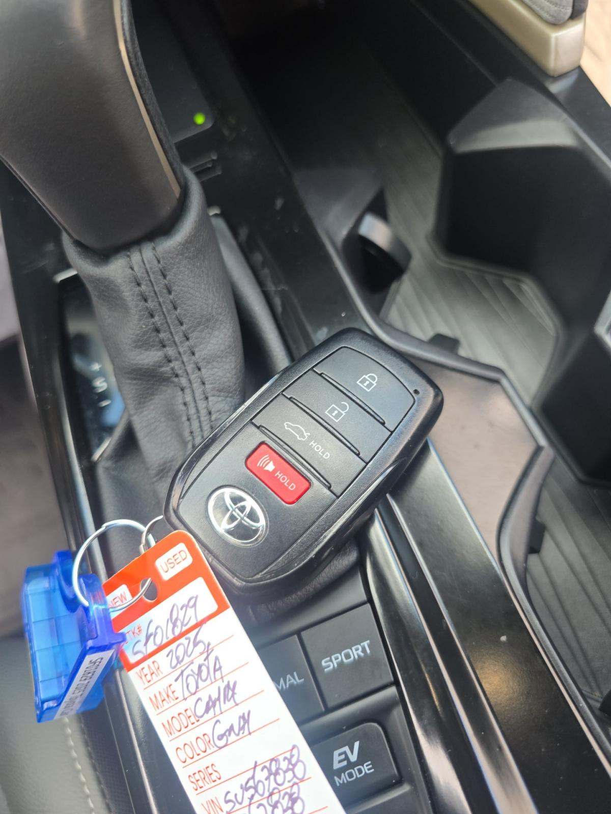 2025 Toyota Camry SE FWD