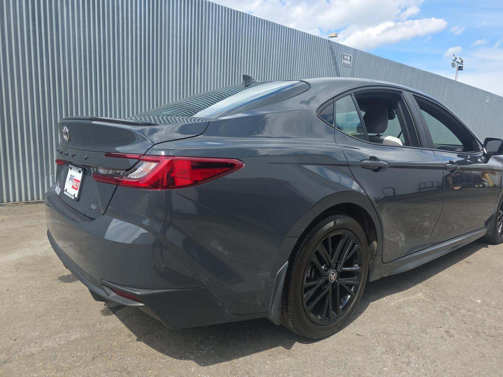 2025 Toyota Camry SE FWD