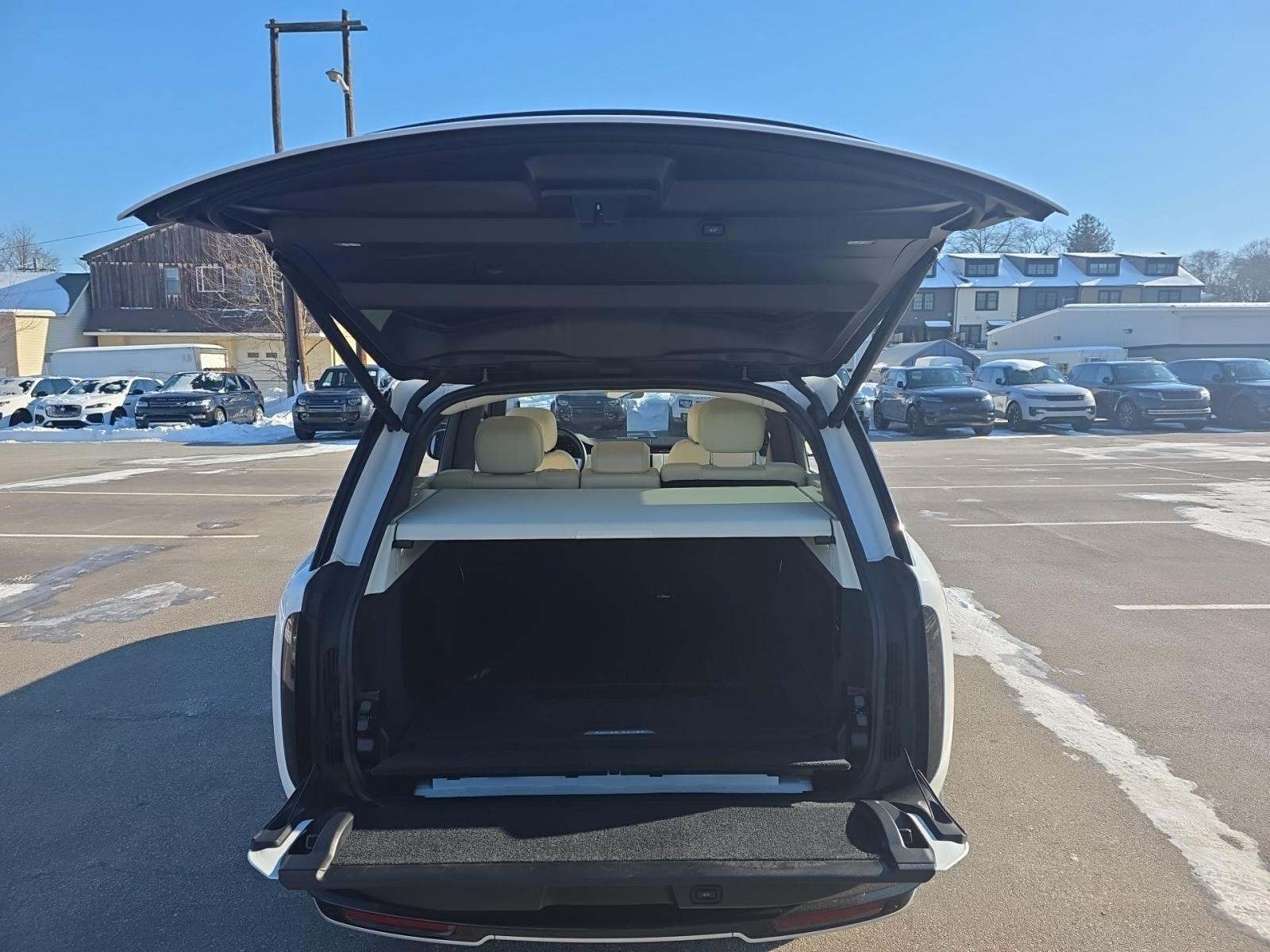 2023 Land Rover Range Rover SE AWD