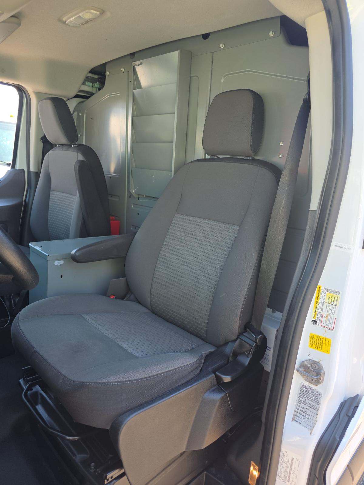 FORD TRANSIT 150 - 6
