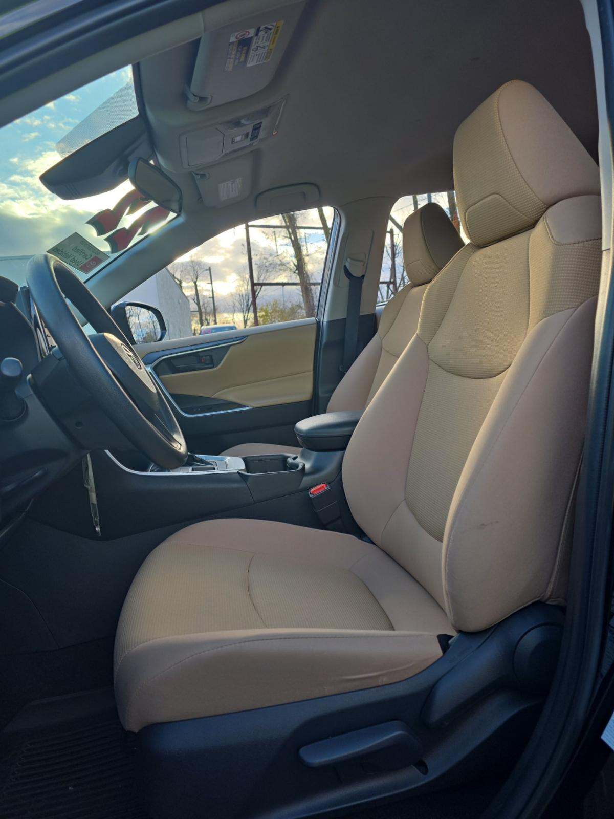 2022 Toyota RAV4 LE AWD