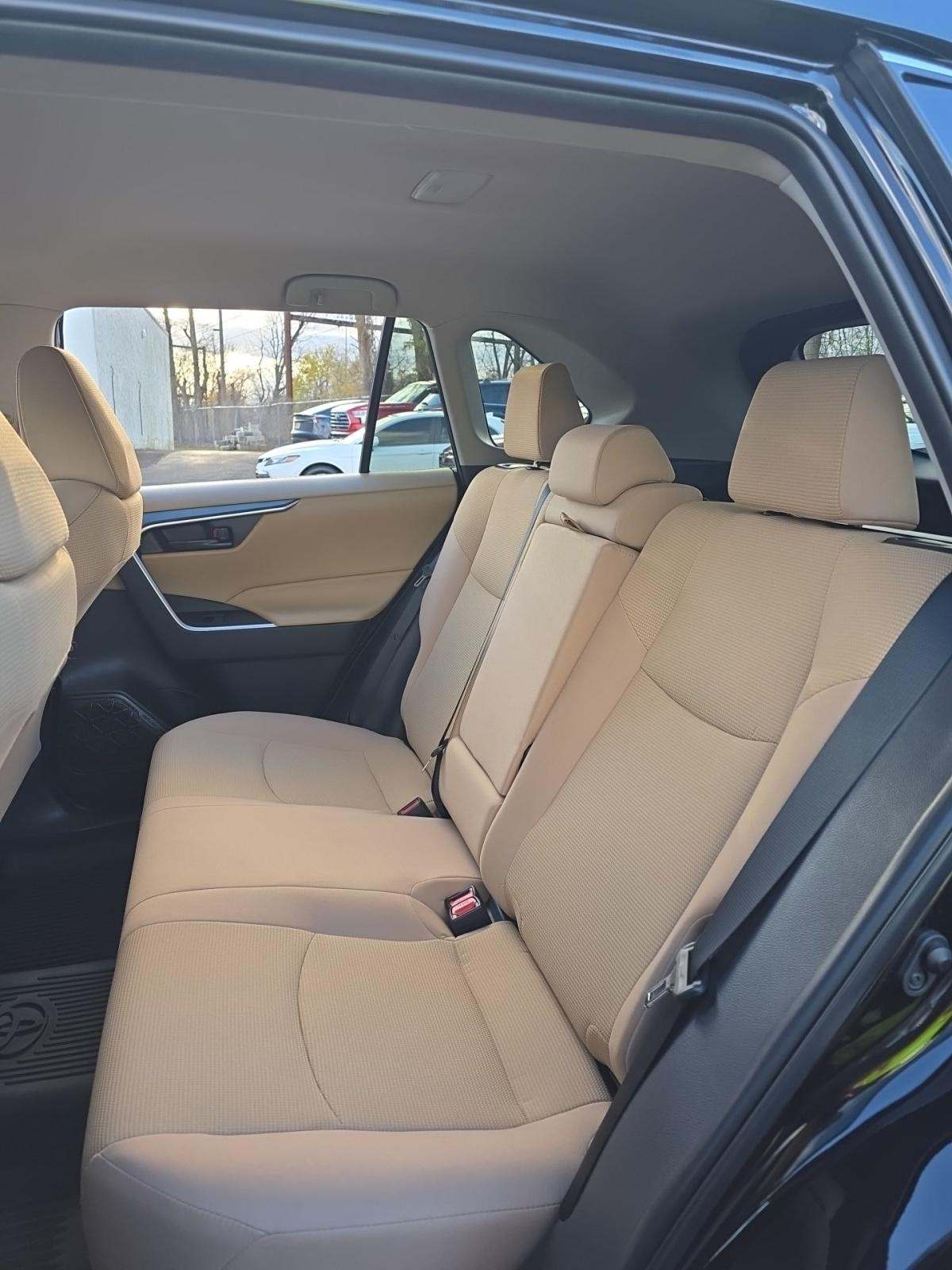 2022 Toyota RAV4 LE AWD