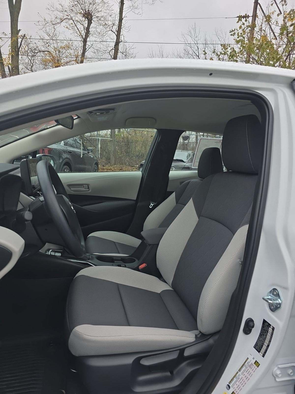 2025 Toyota Corolla LE FWD