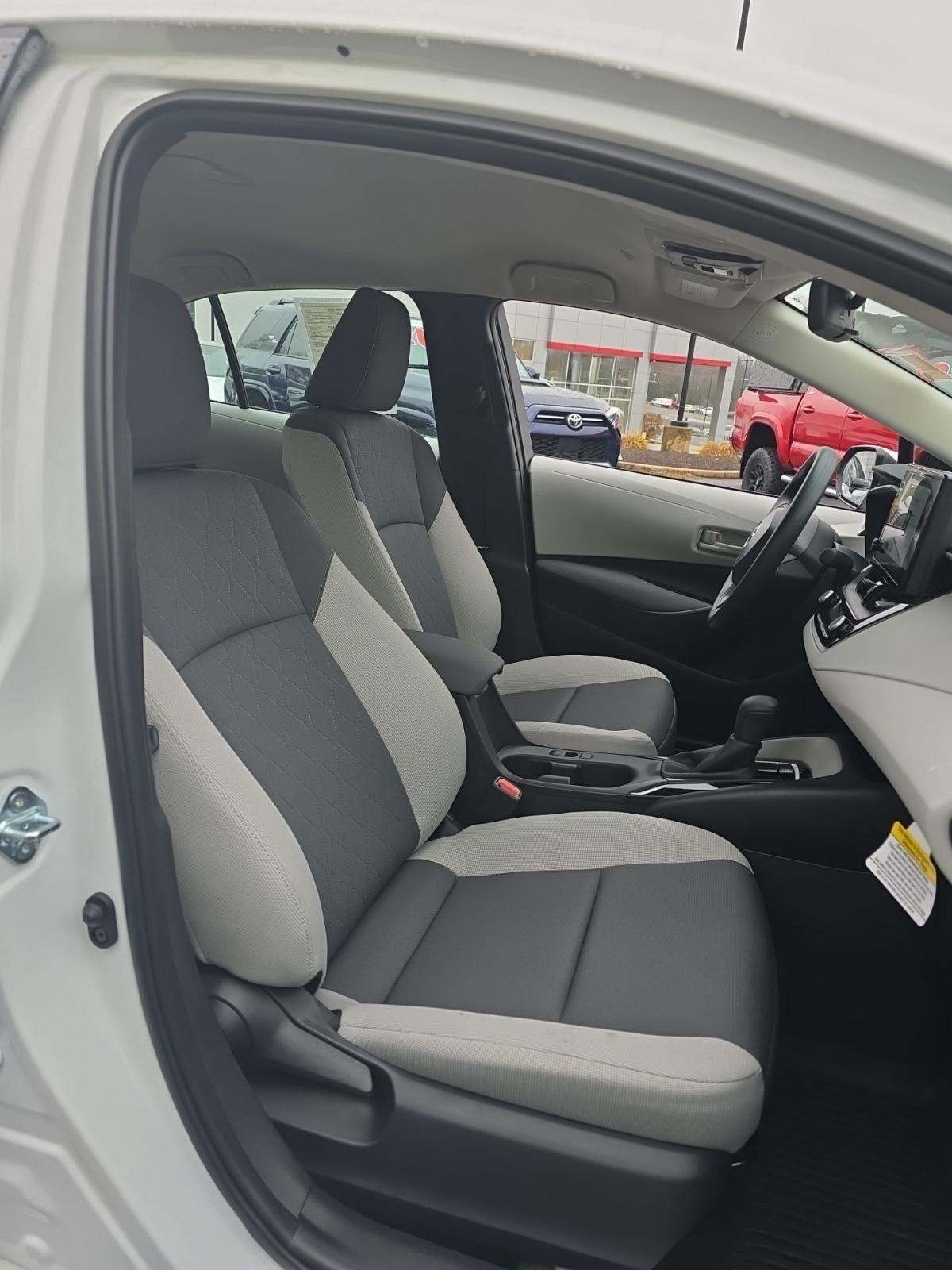 2025 Toyota Corolla LE FWD