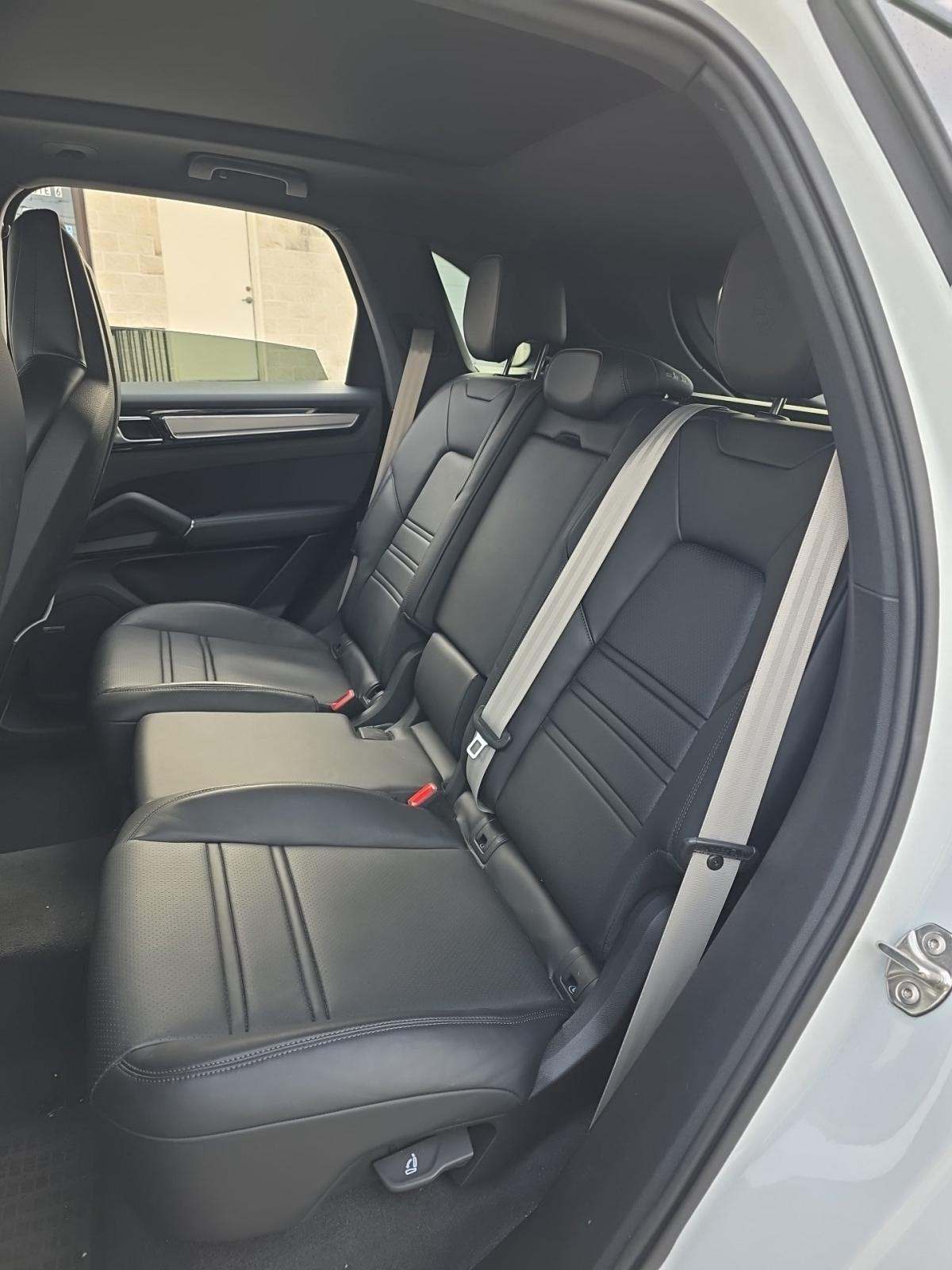 2023 Porsche Cayenne Platinum Edition AWD