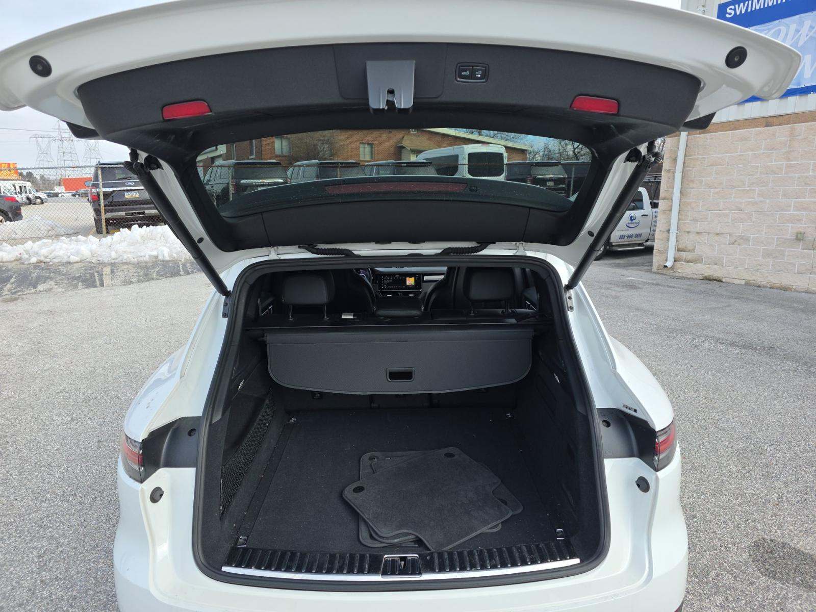 2023 Porsche Cayenne Platinum Edition AWD