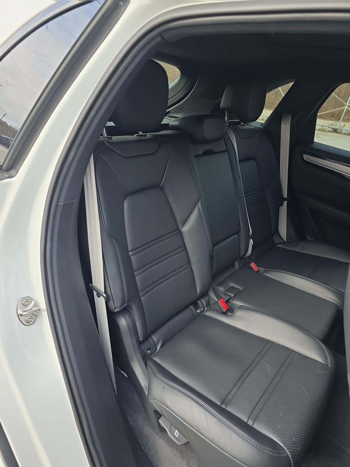 2023 Porsche Cayenne Platinum Edition AWD