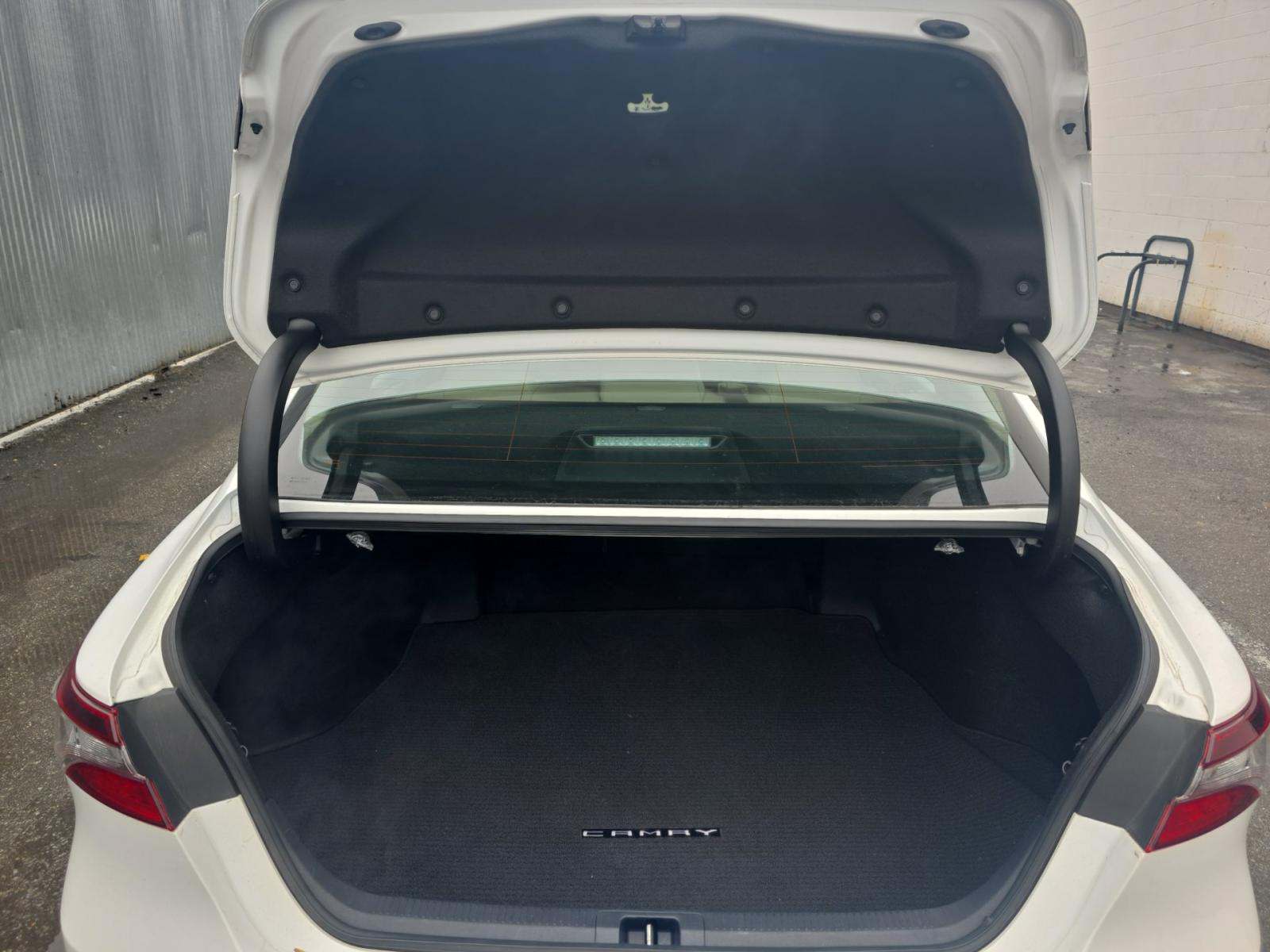 2022 Toyota Camry Hybrid LE FWD