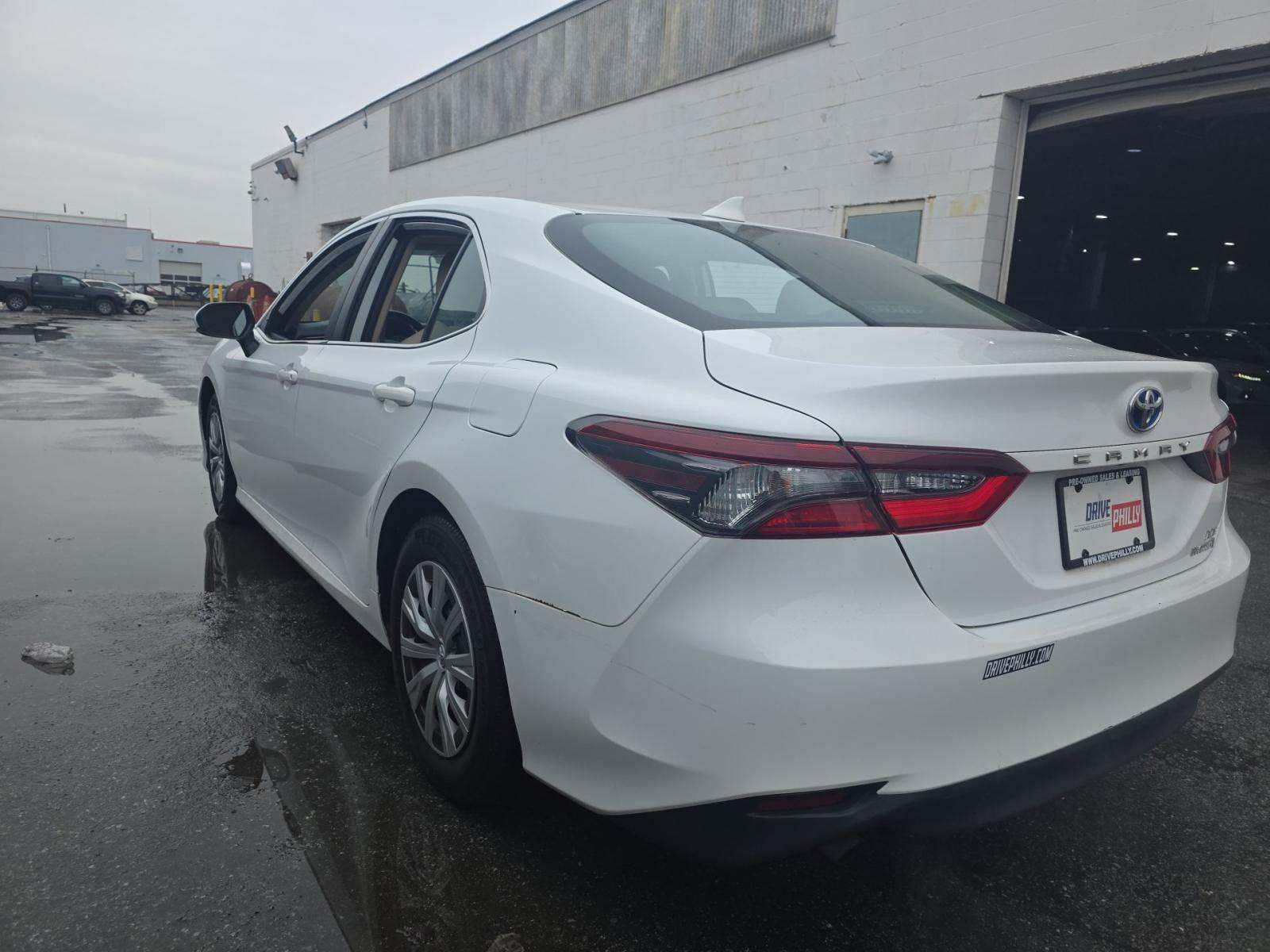 2022 Toyota Camry Hybrid LE FWD