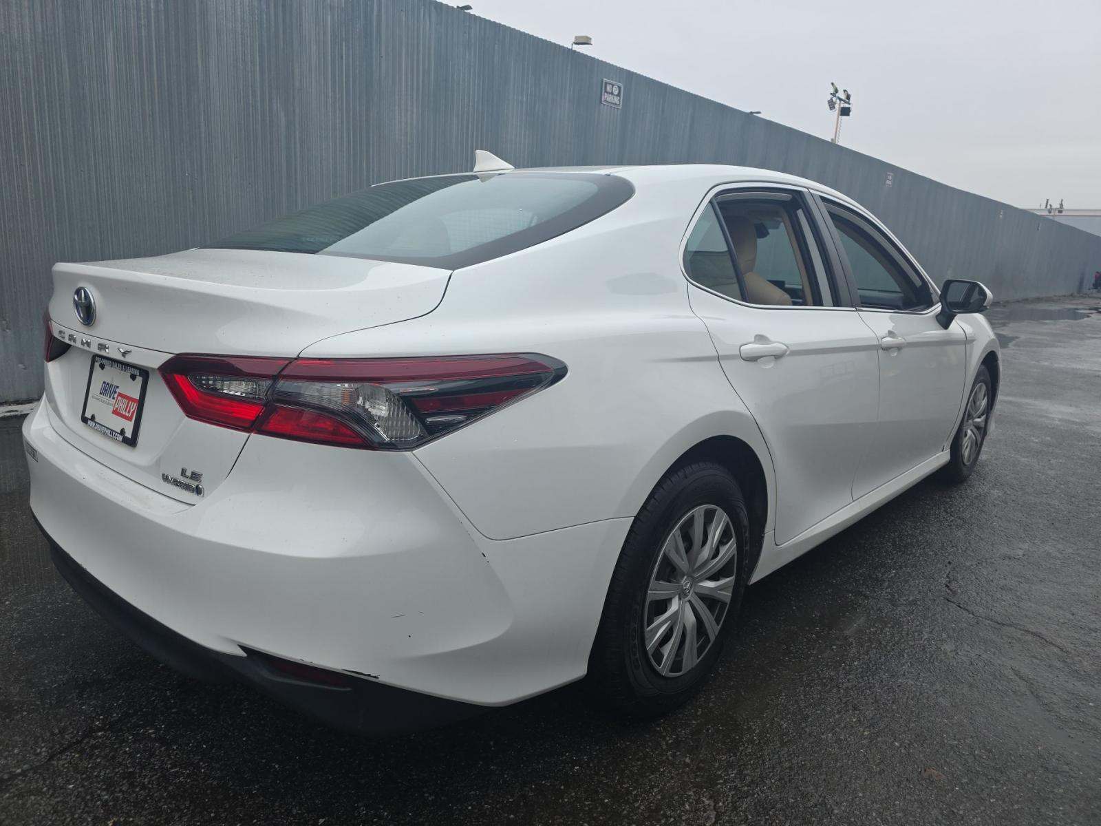 2022 Toyota Camry Hybrid LE FWD